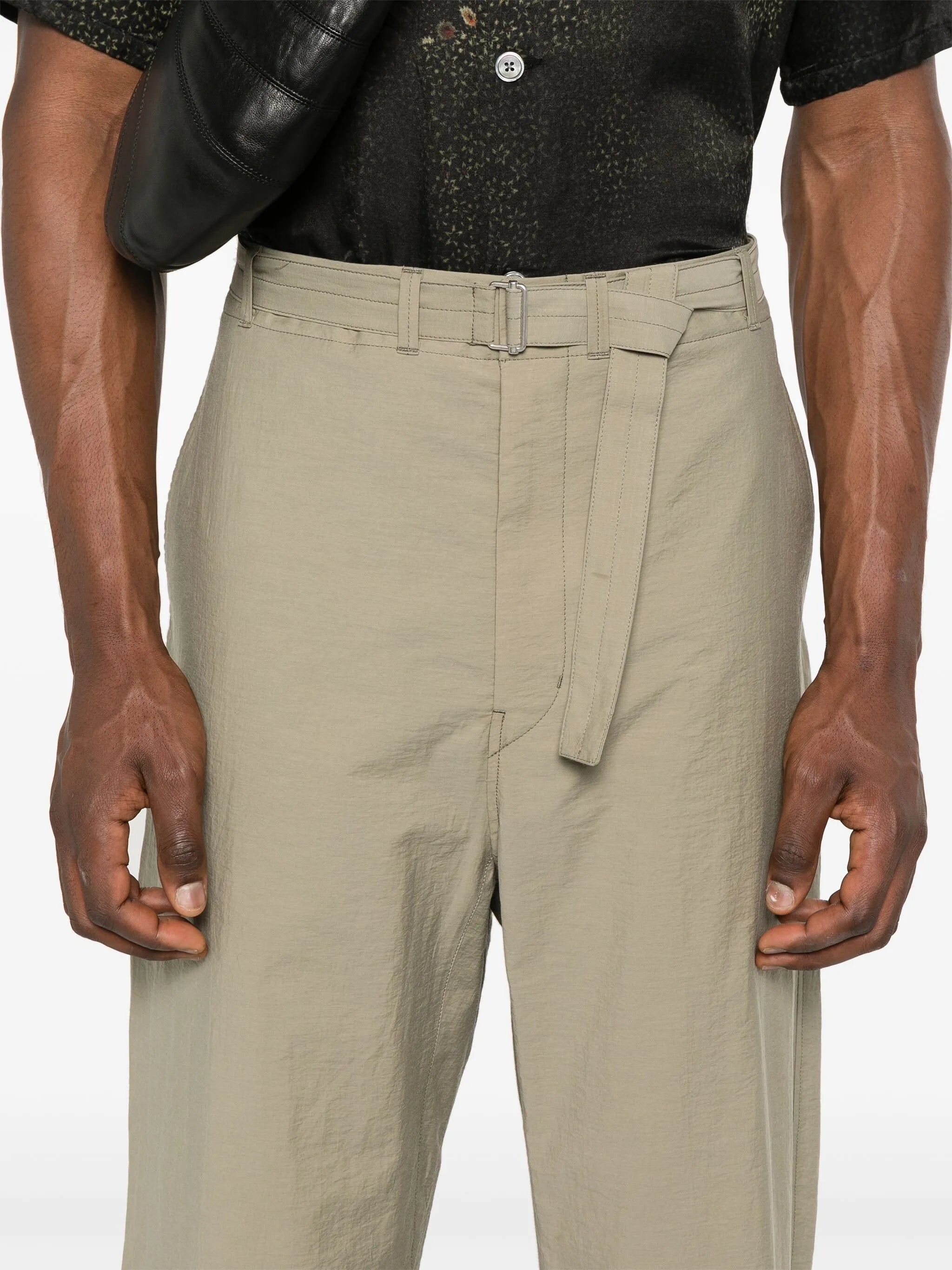 belted tapered trousers