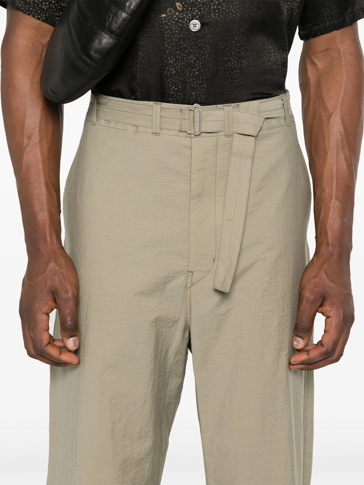 belted tapered trousers