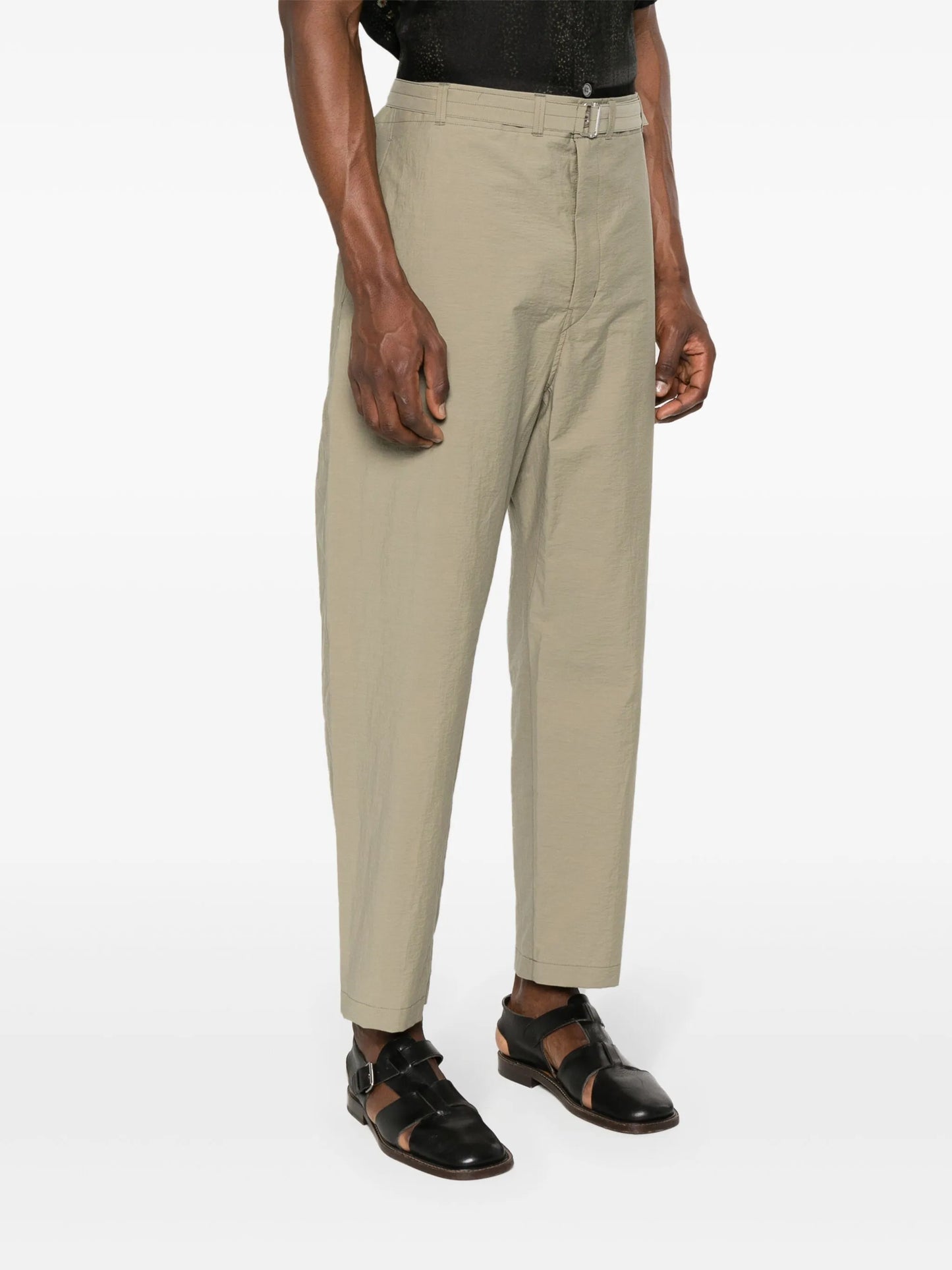 belted tapered trousers