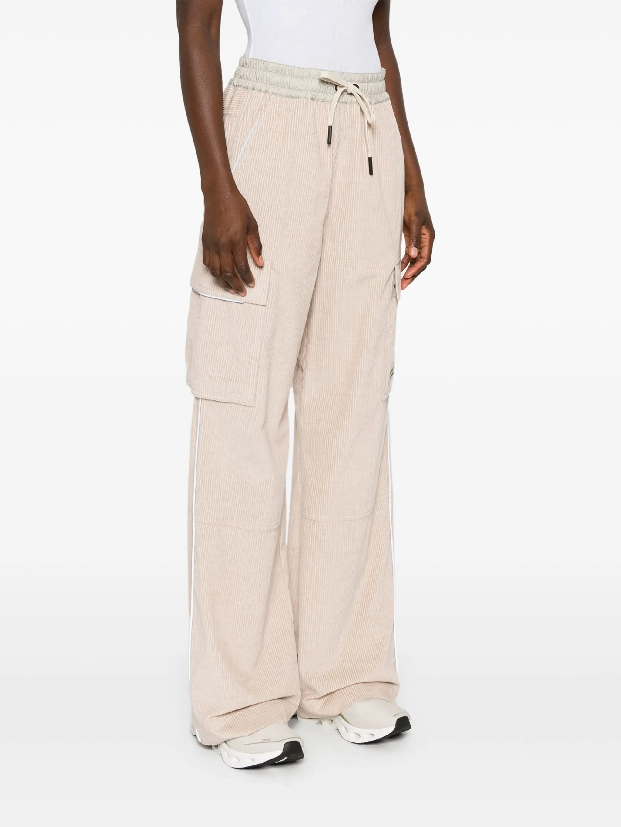 logo-patch trousers
