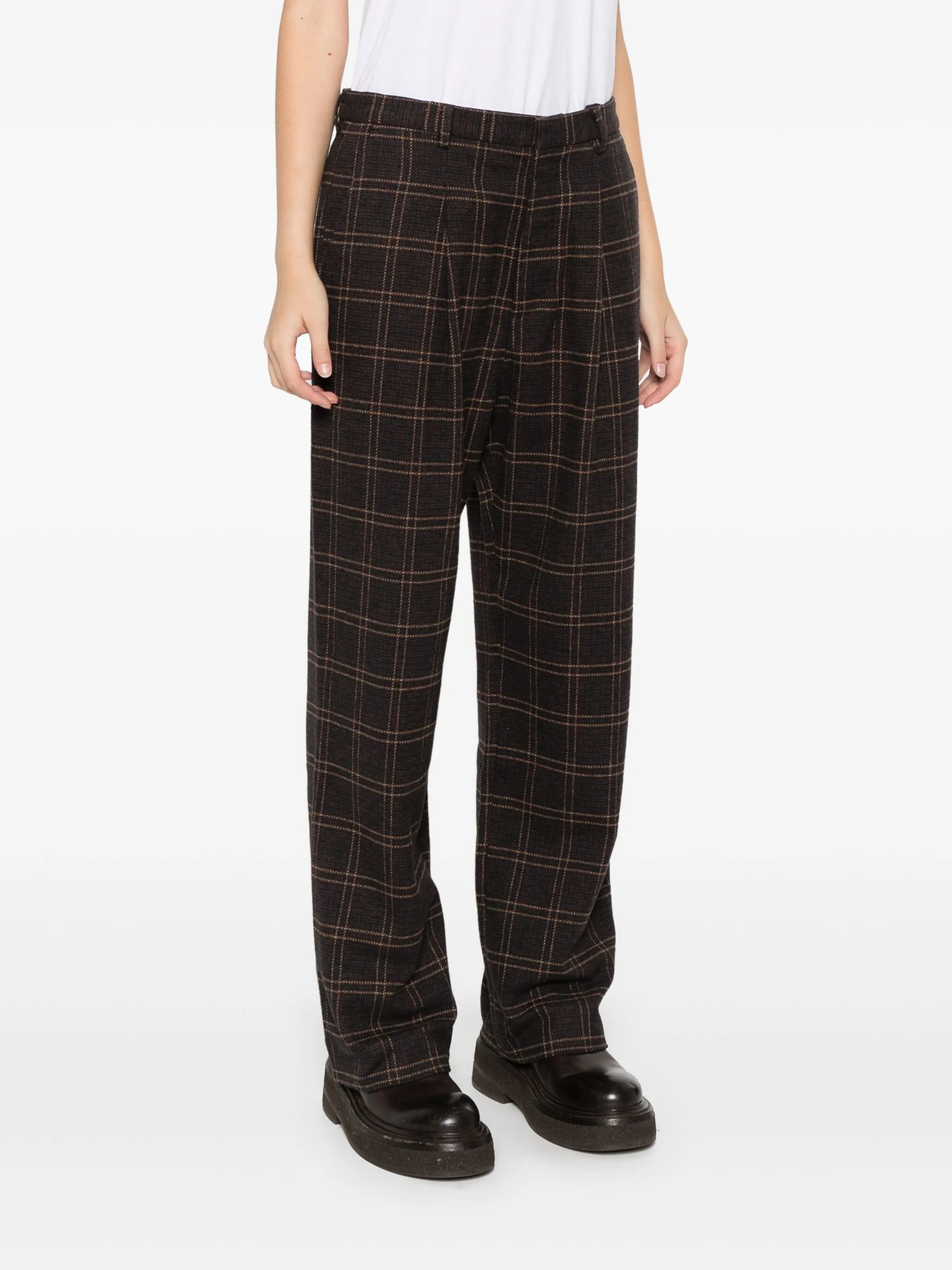 straight-leg trousers