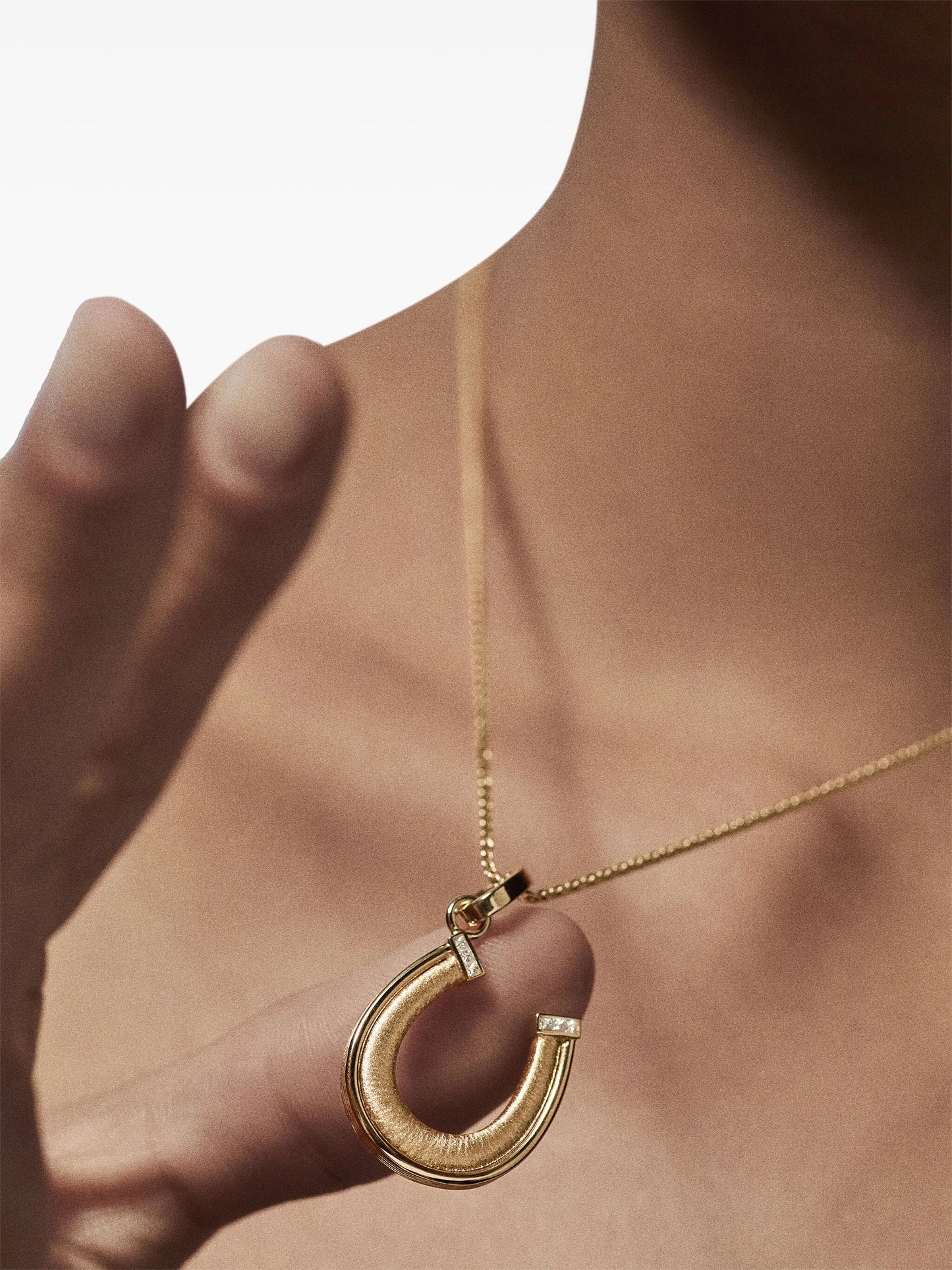 18kt yellow gold Horseshoe diamond pendant