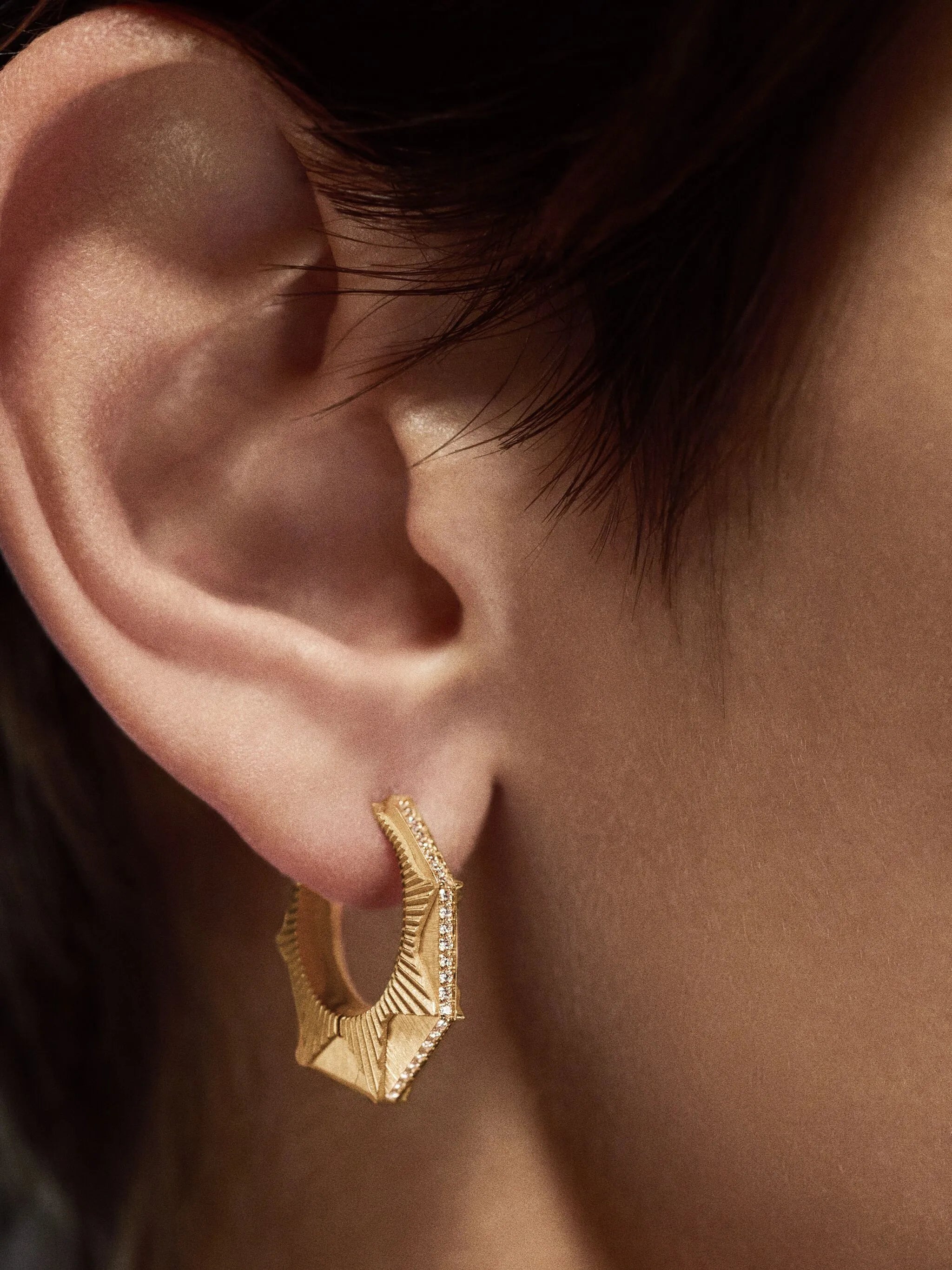 18kt yellow gold NYC diamond earring