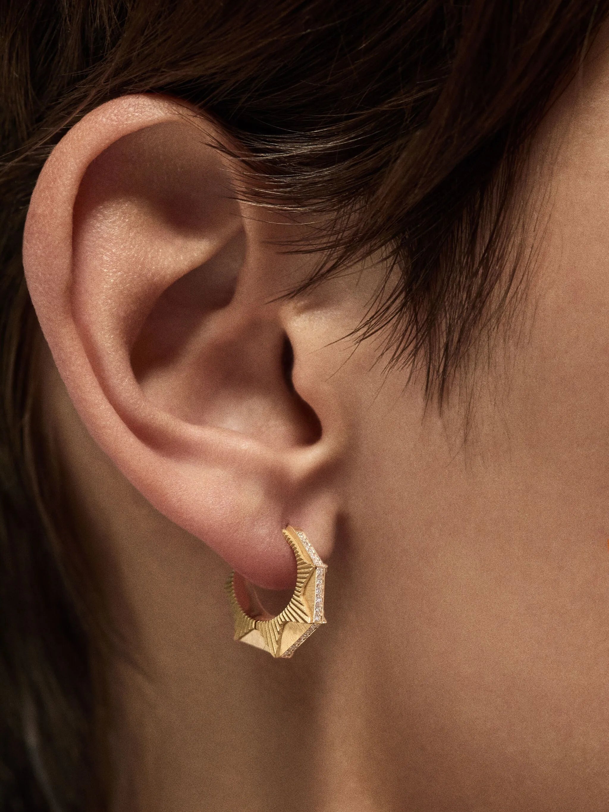 18kt yellow gold small NYC diamond earring