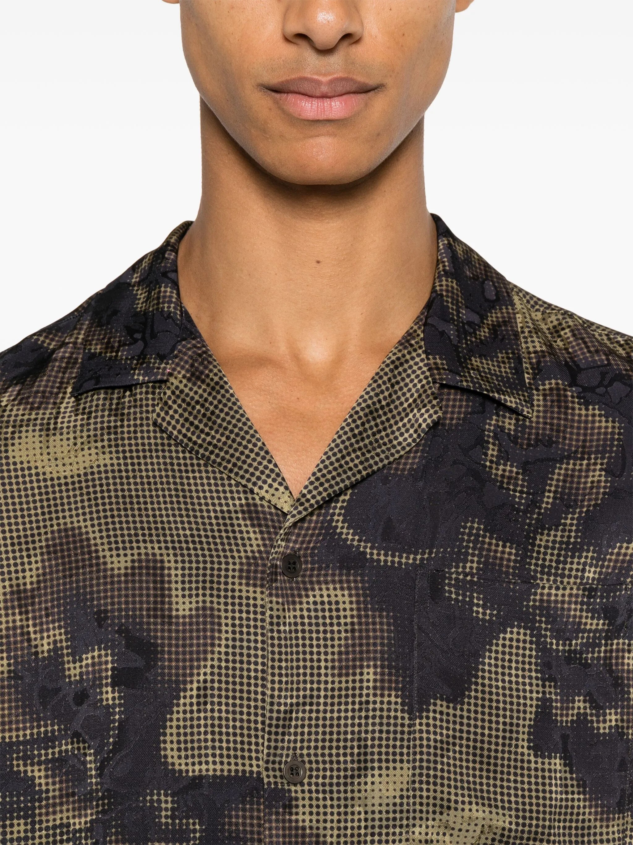 graphic-print shirt