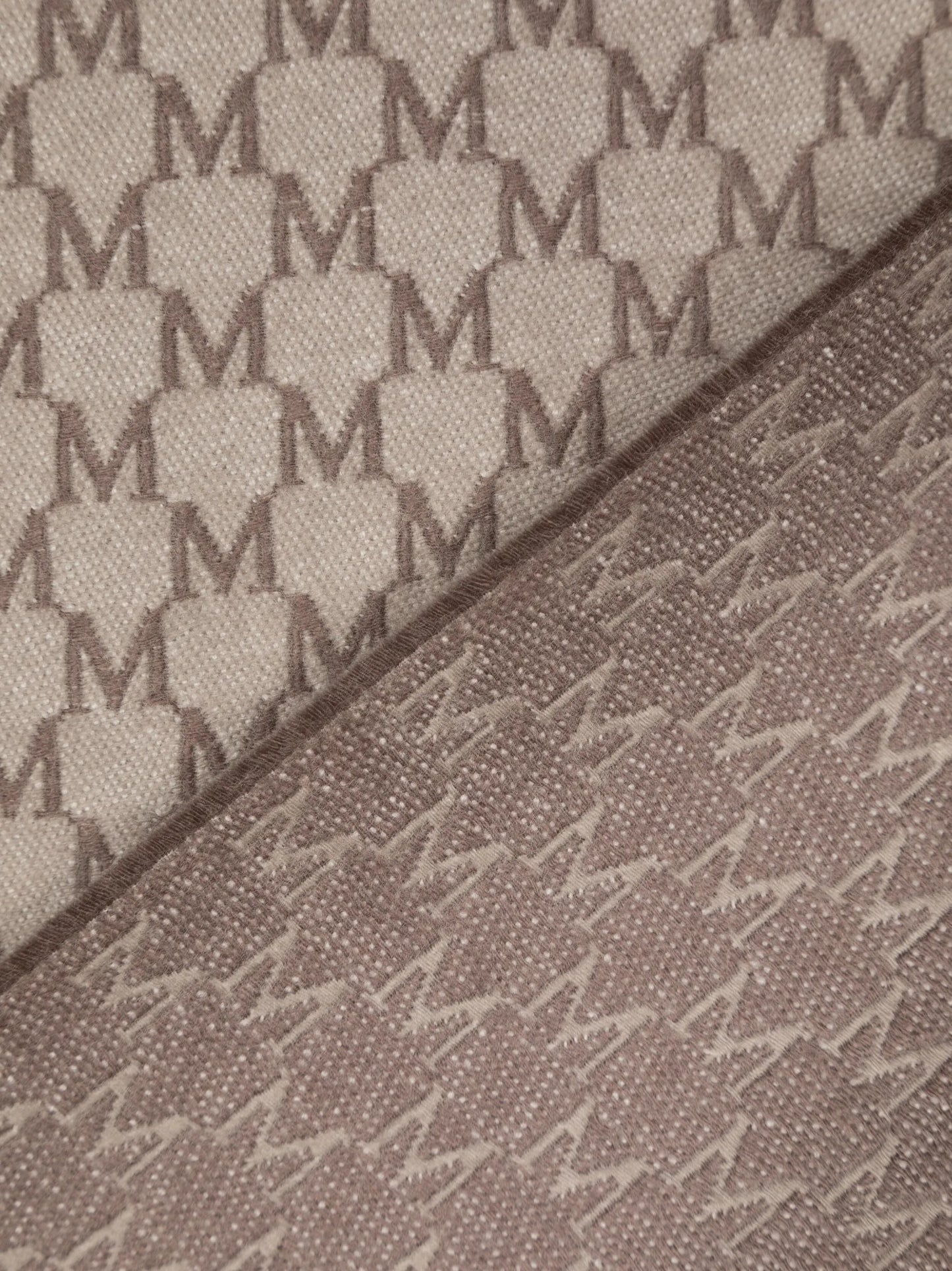 logo-jacquard stole