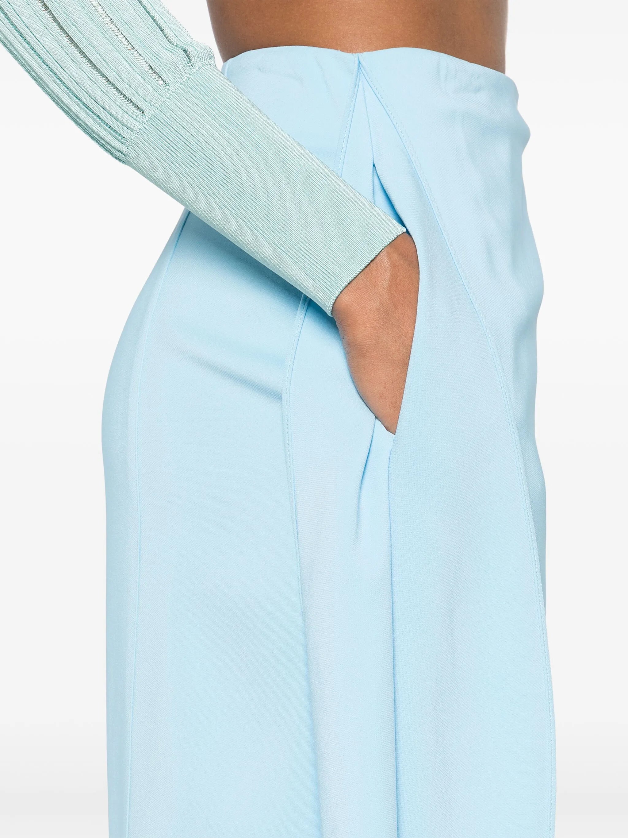 Round trousers