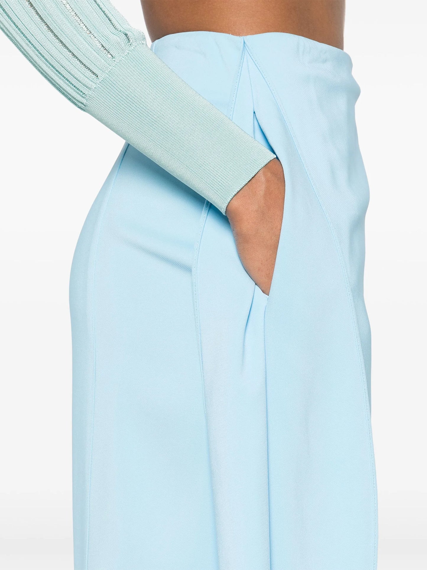 Round trousers