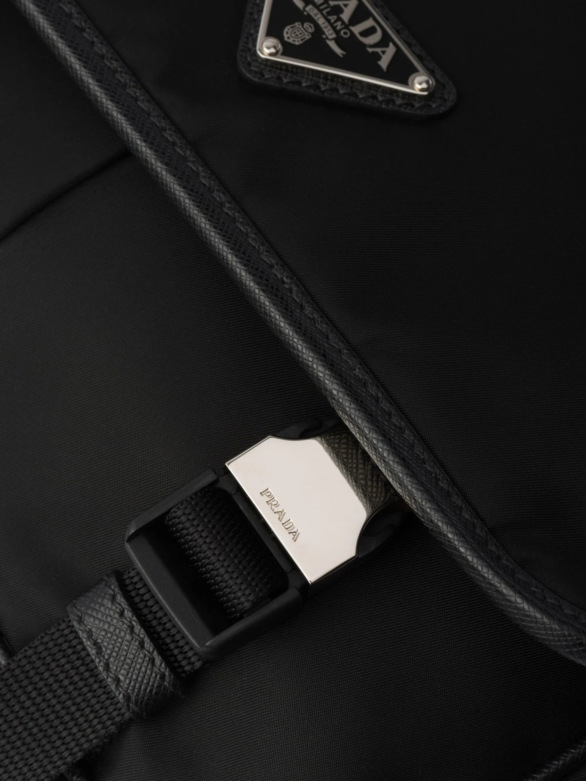 logo-appliqué Re-Nylon shoulder bag
