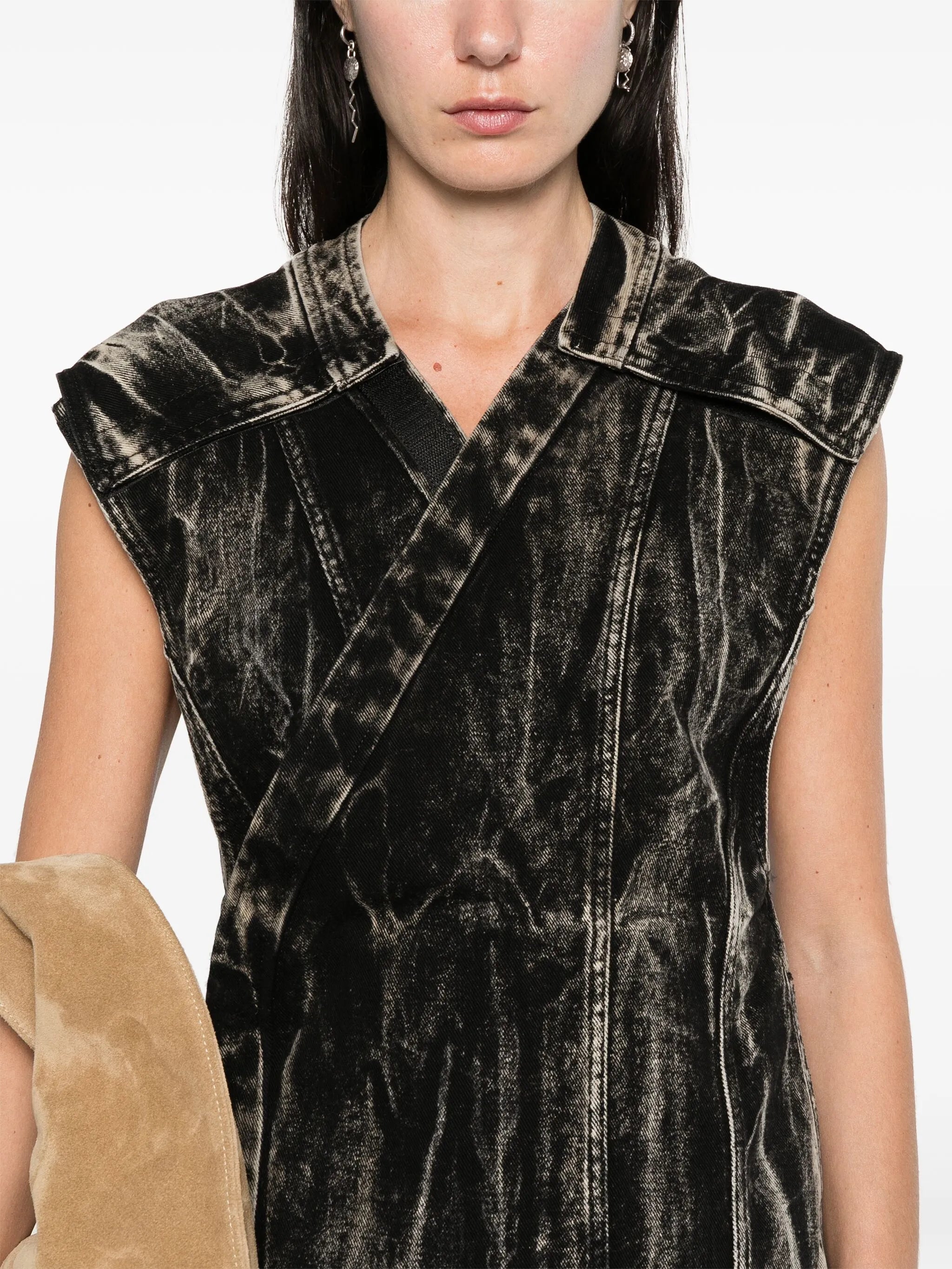 whiskering effect vest
