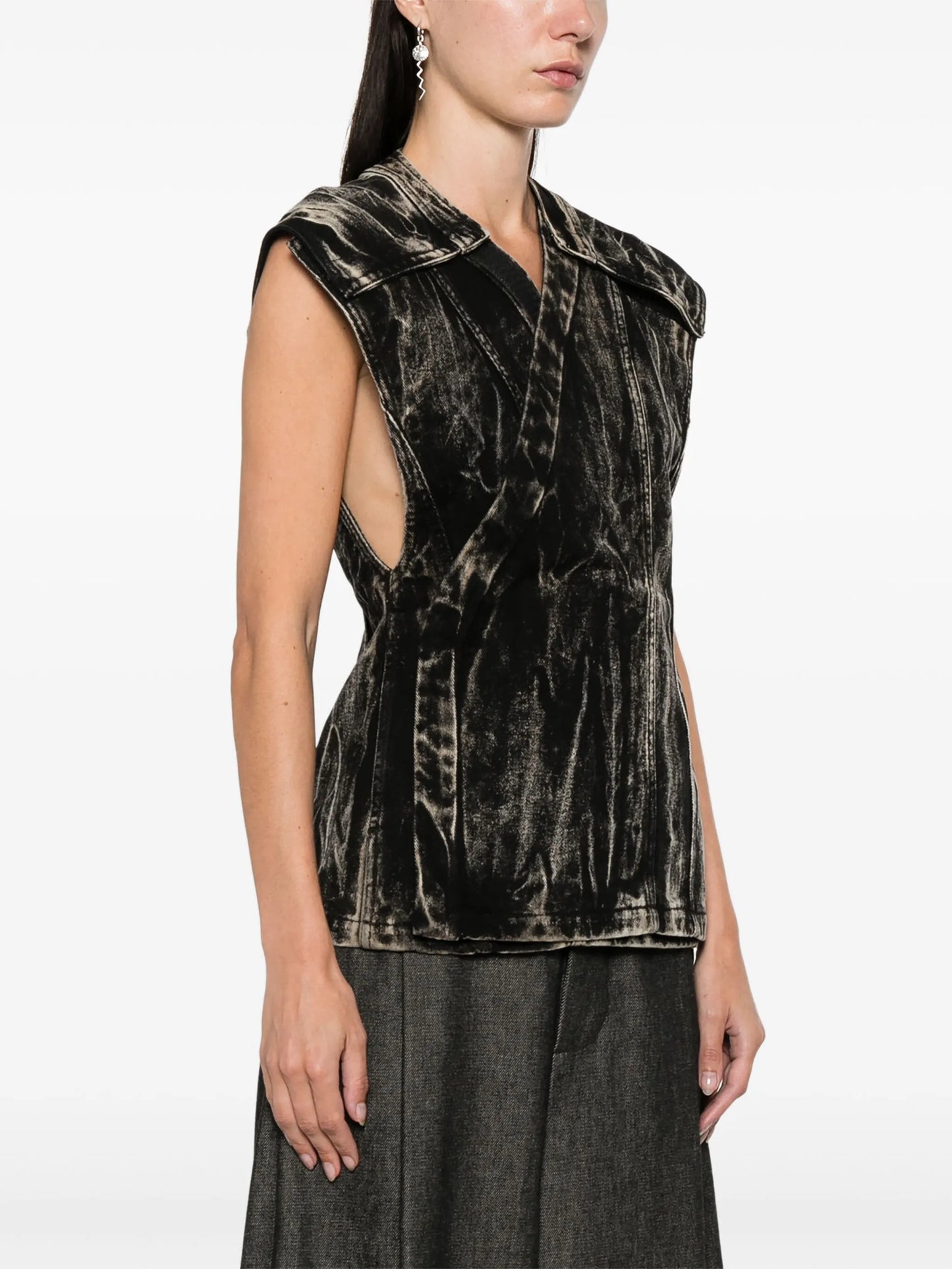 whiskering effect vest