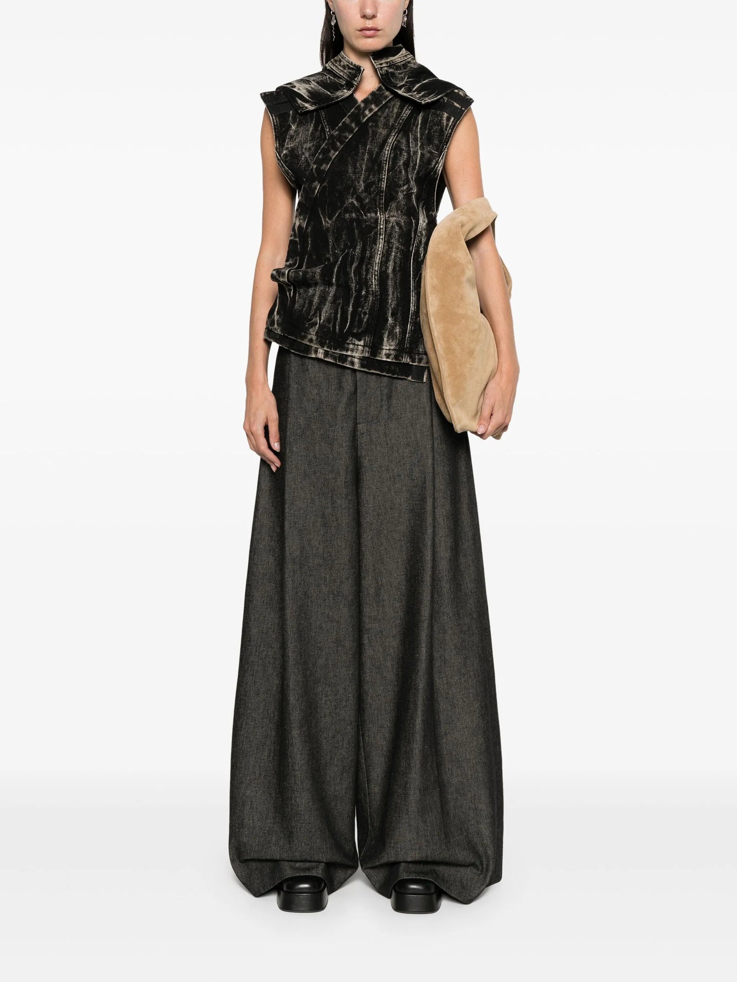 whiskering effect vest