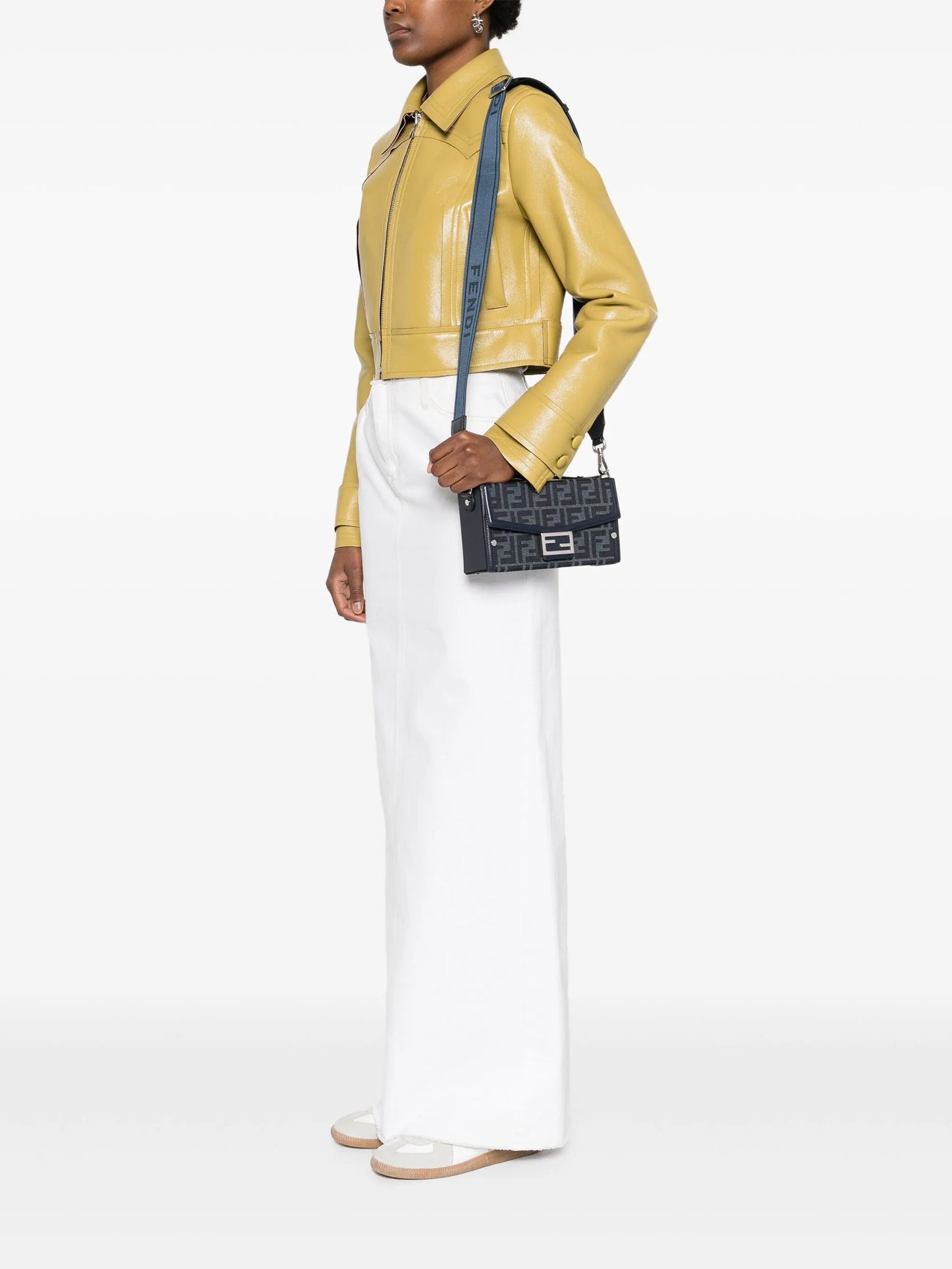 Baguette Soft Trunk messenger bag