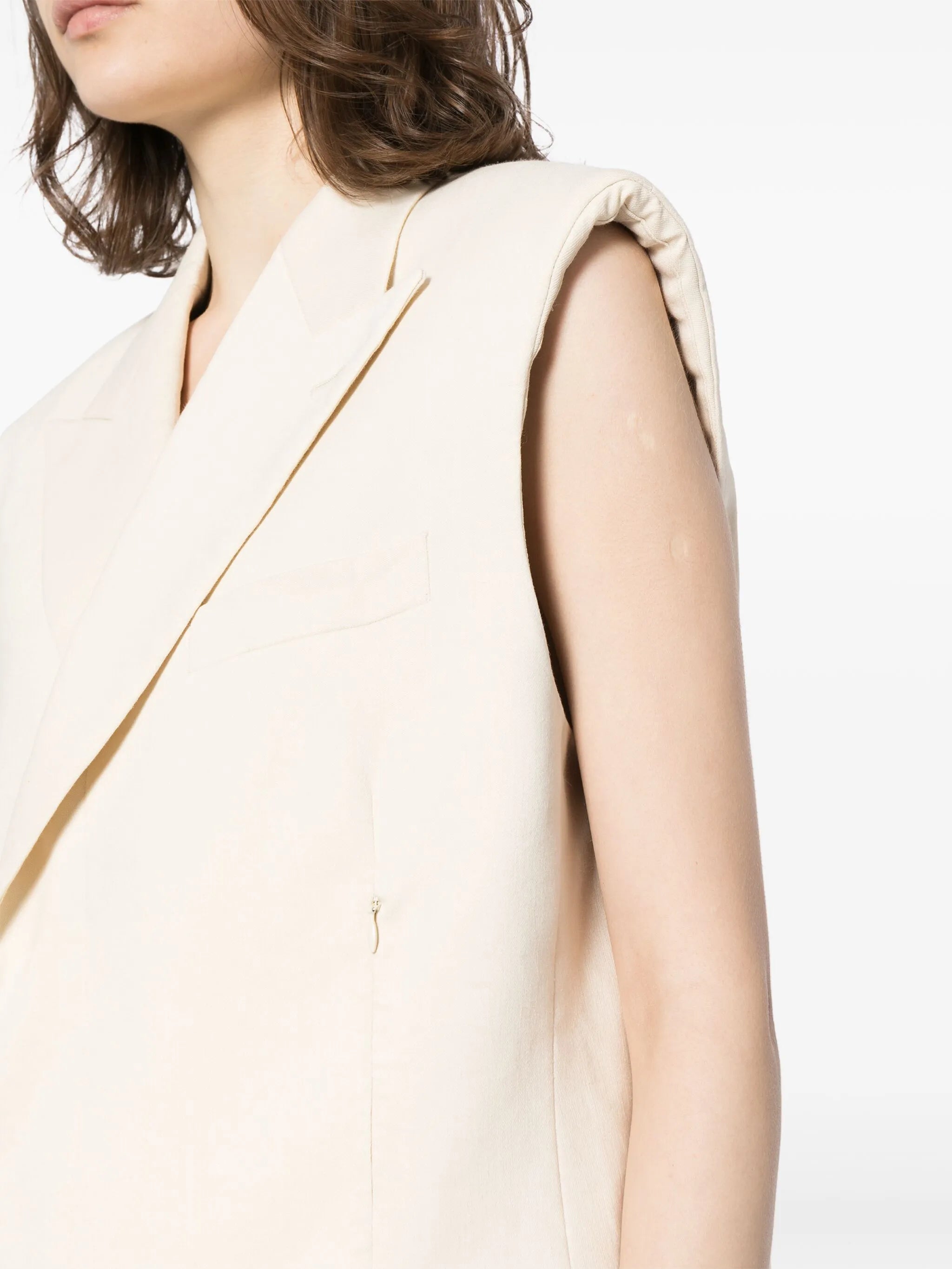 peak-lapel shoulder-pad waistcoat