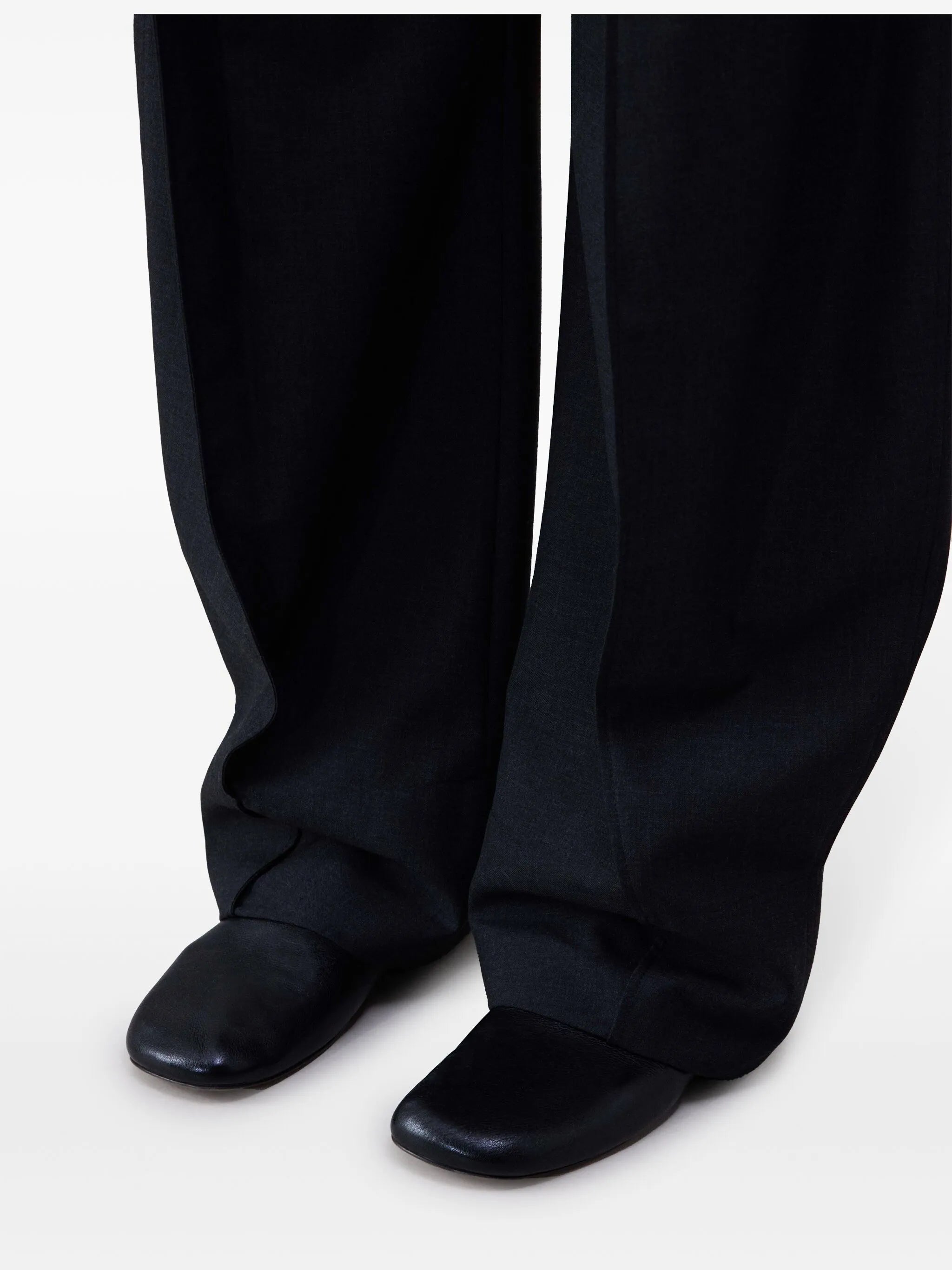 folding-heel leather slippers