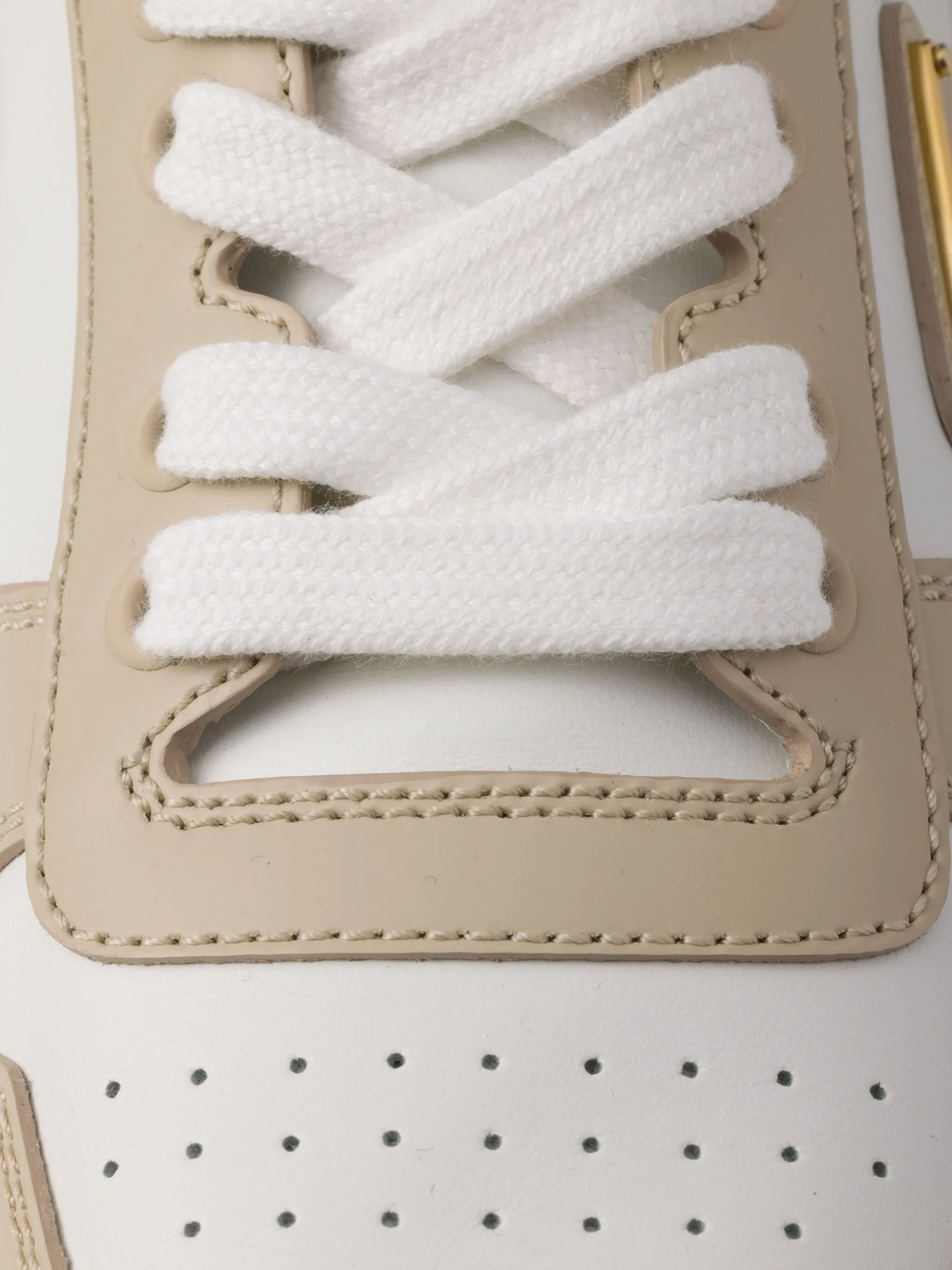 Downtown bold leather sneakers