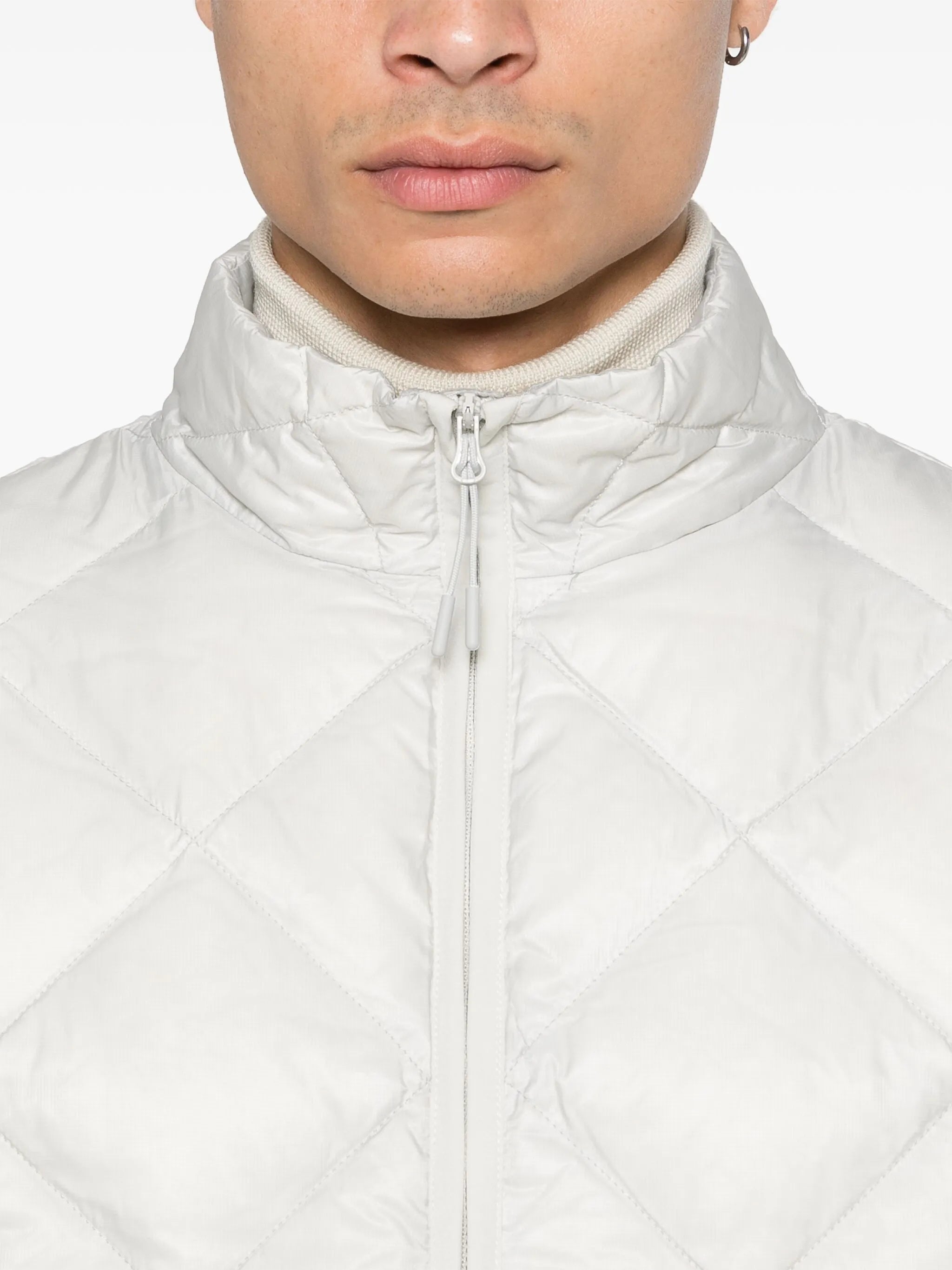 detachable-sleeve down jacket