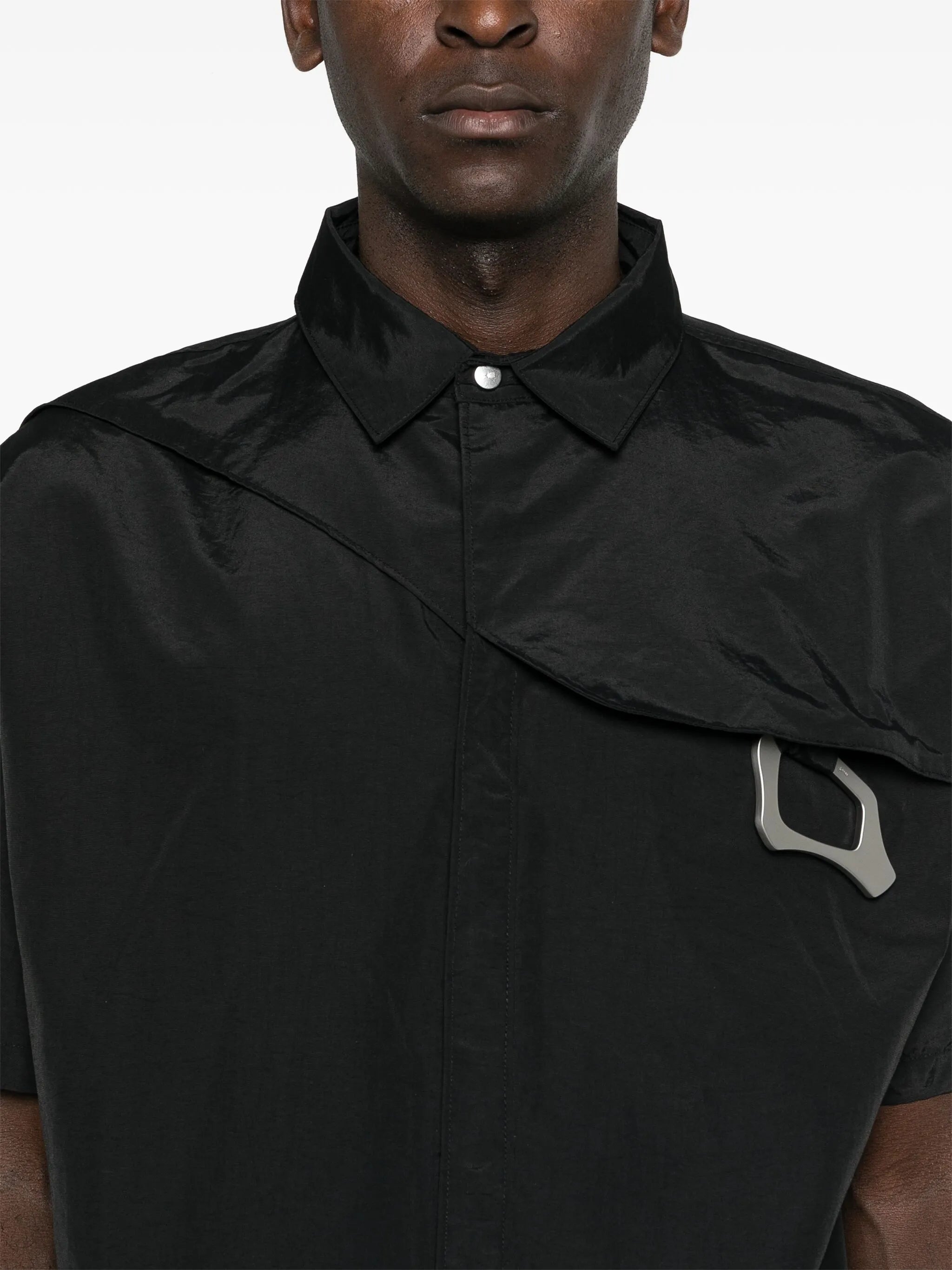 carabiner-detail short-sleeve shirt