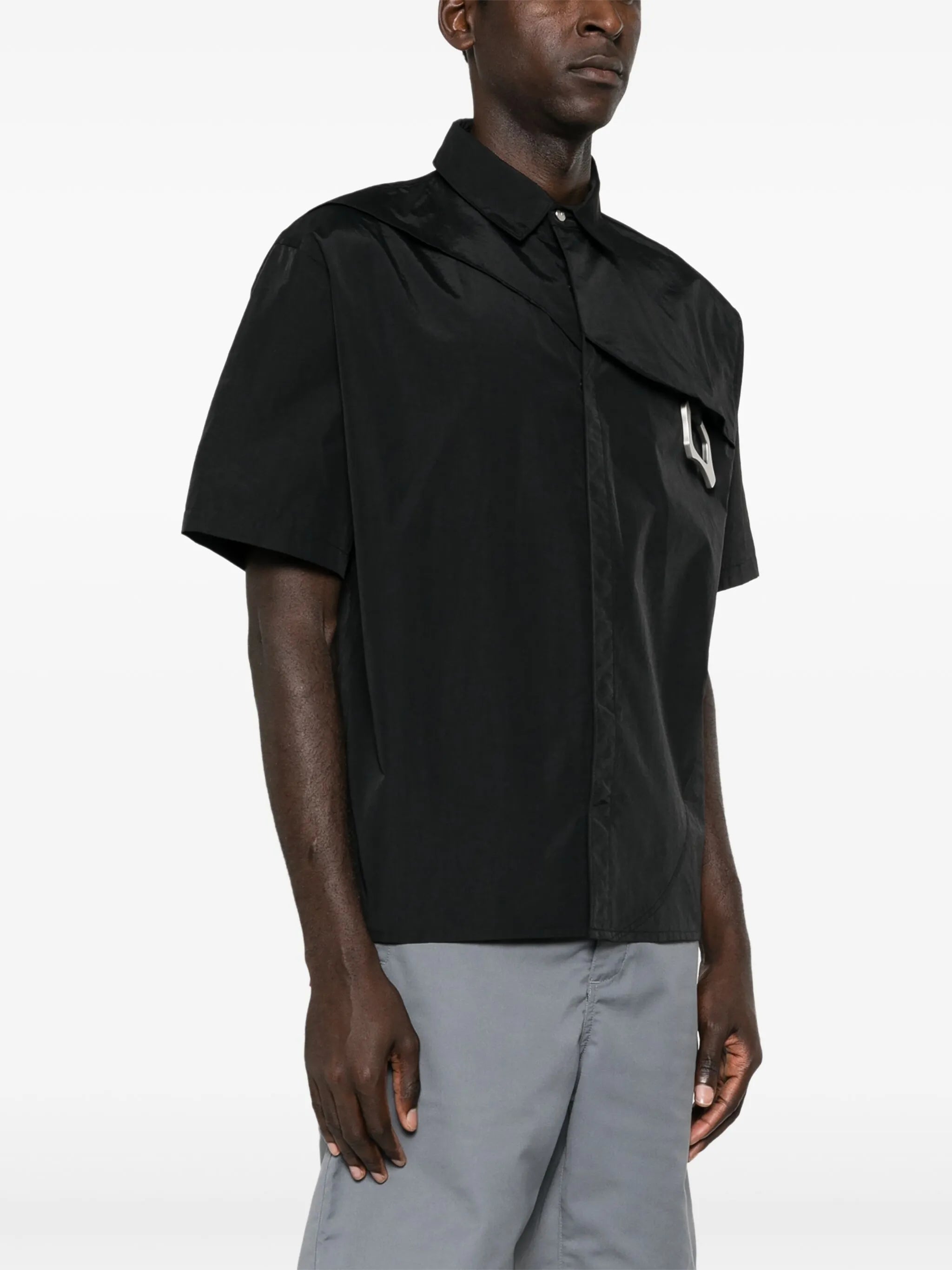 carabiner-detail short-sleeve shirt