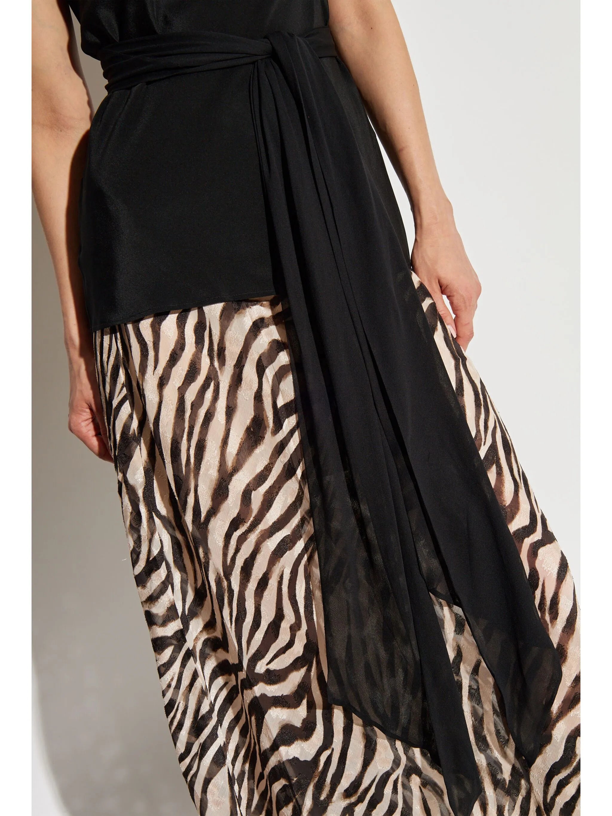 scarf sleeveless top
