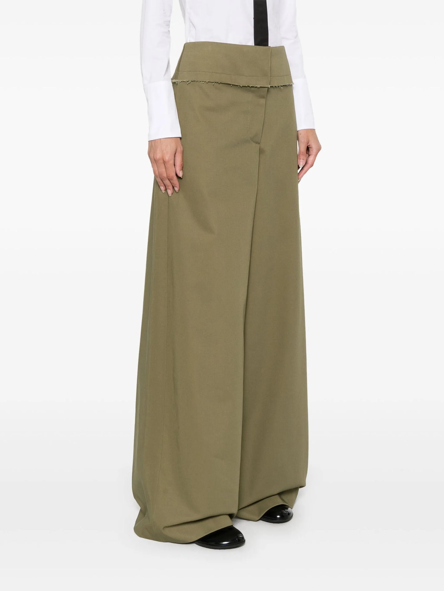 wide trousers