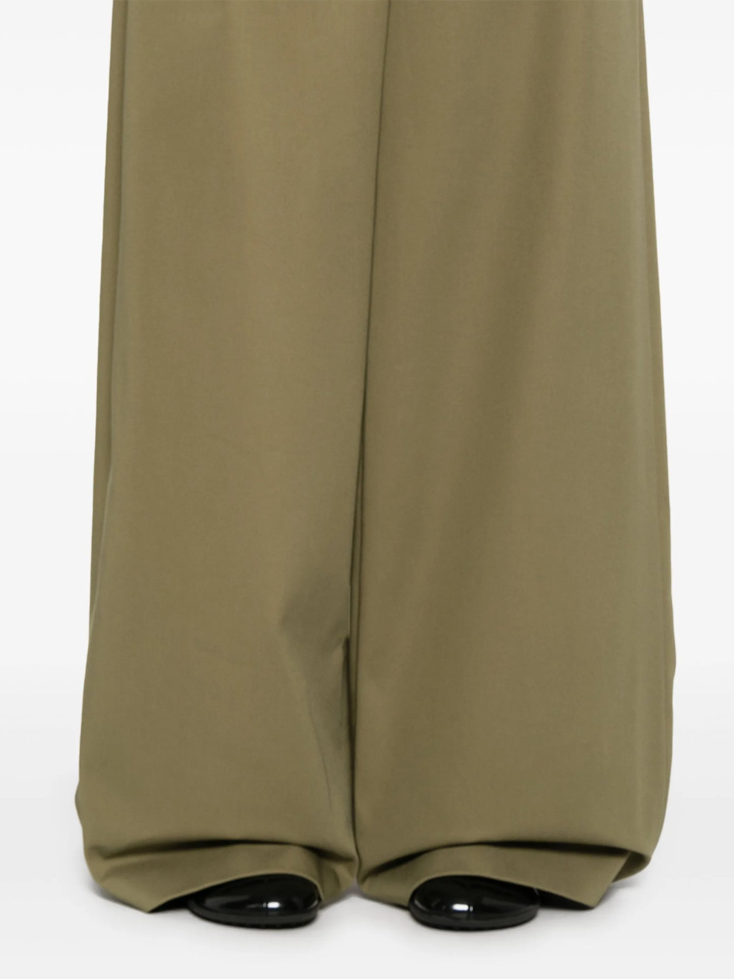 wide trousers