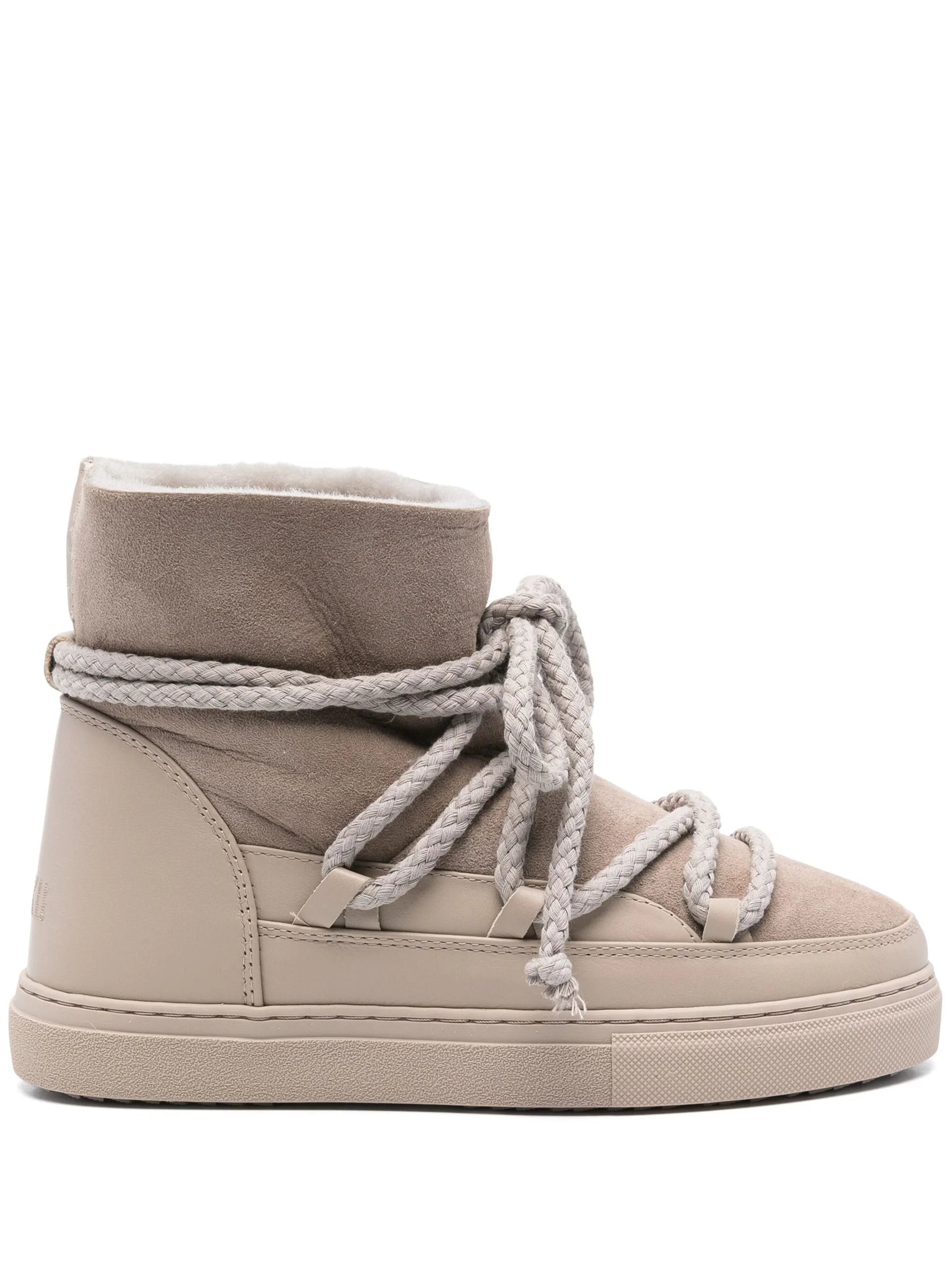 Classic snow boots