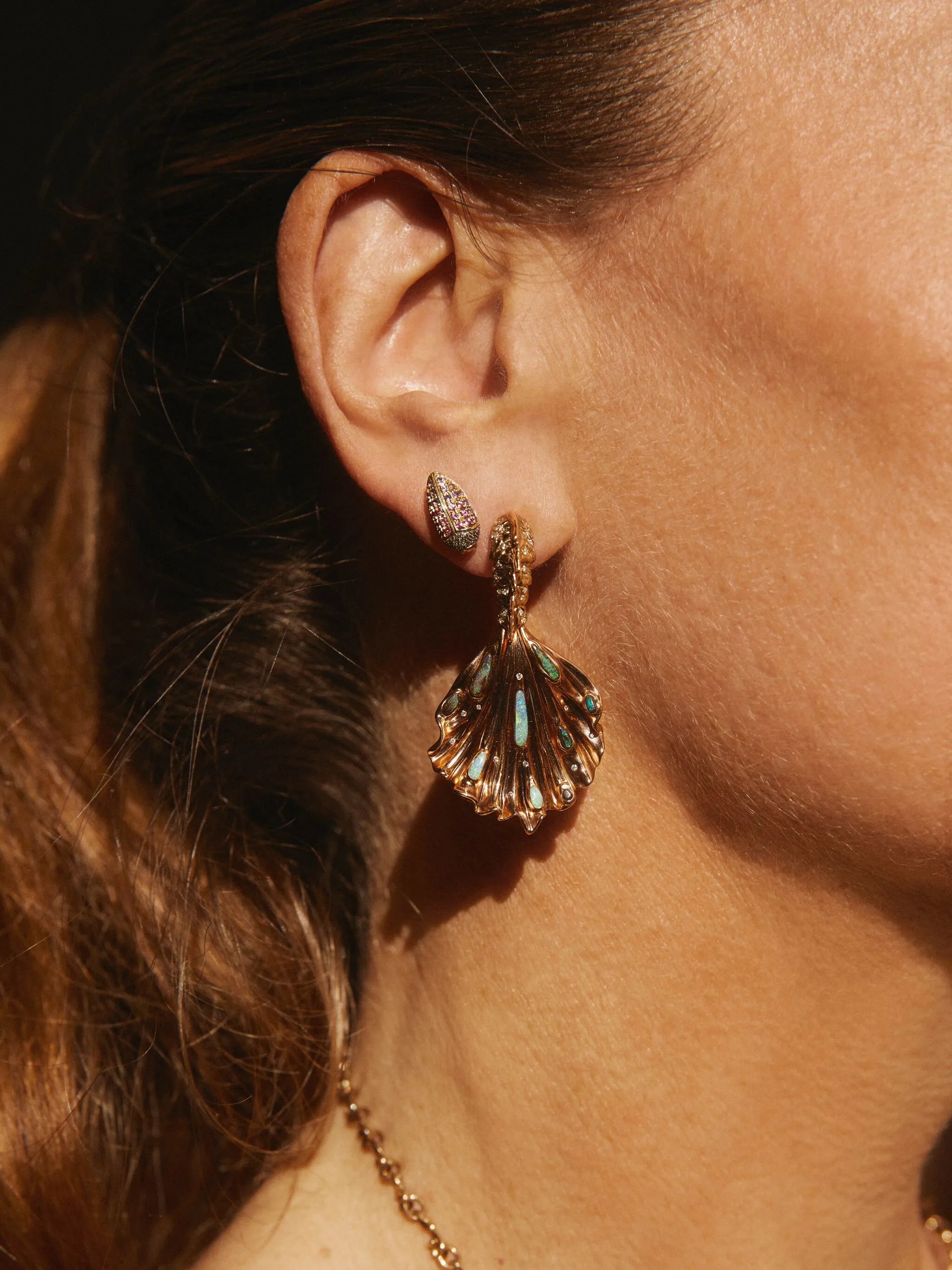 18kt yellow gold Mini Scarab diamond and sapphire earring