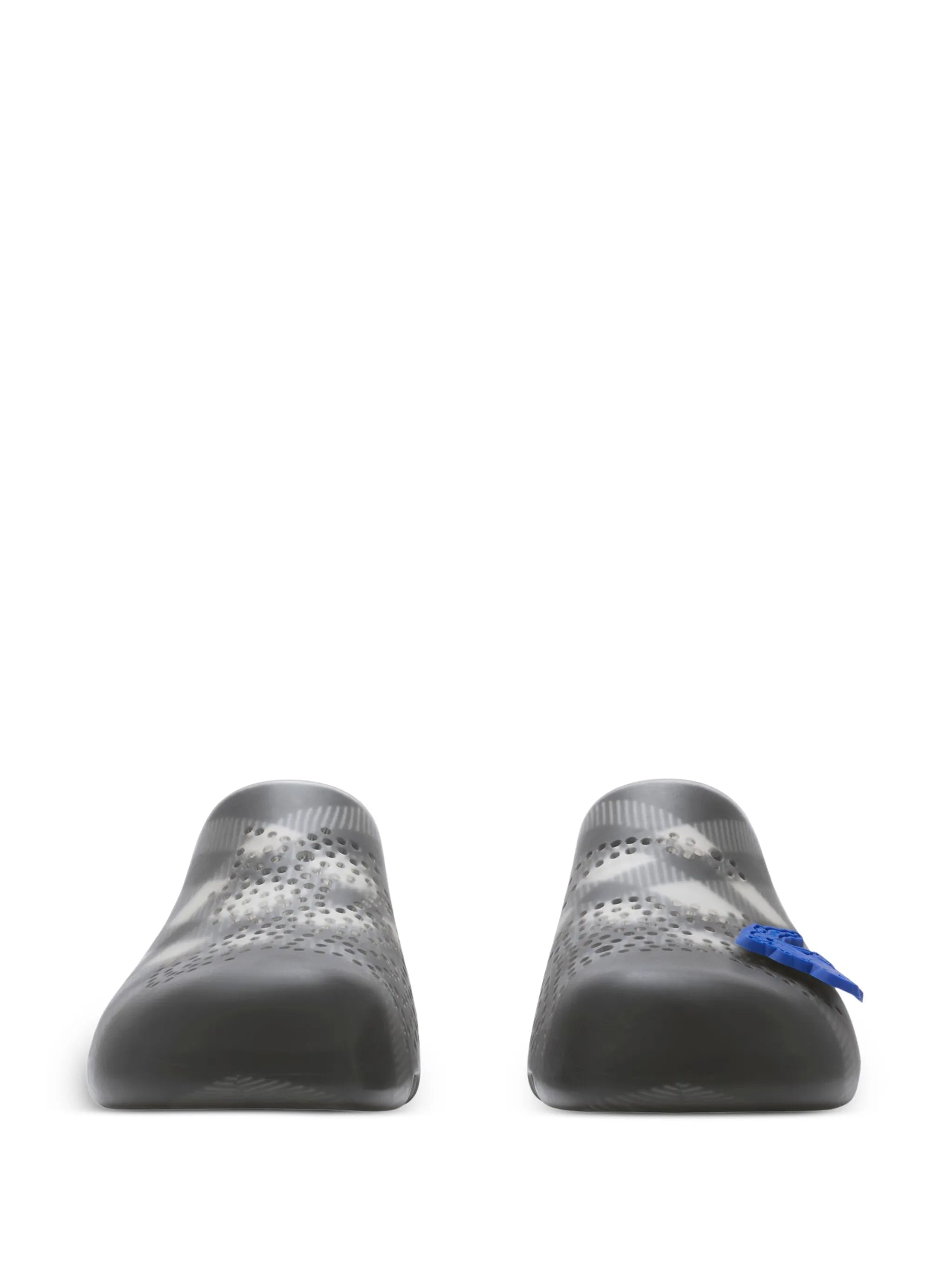 Stingray check clogs