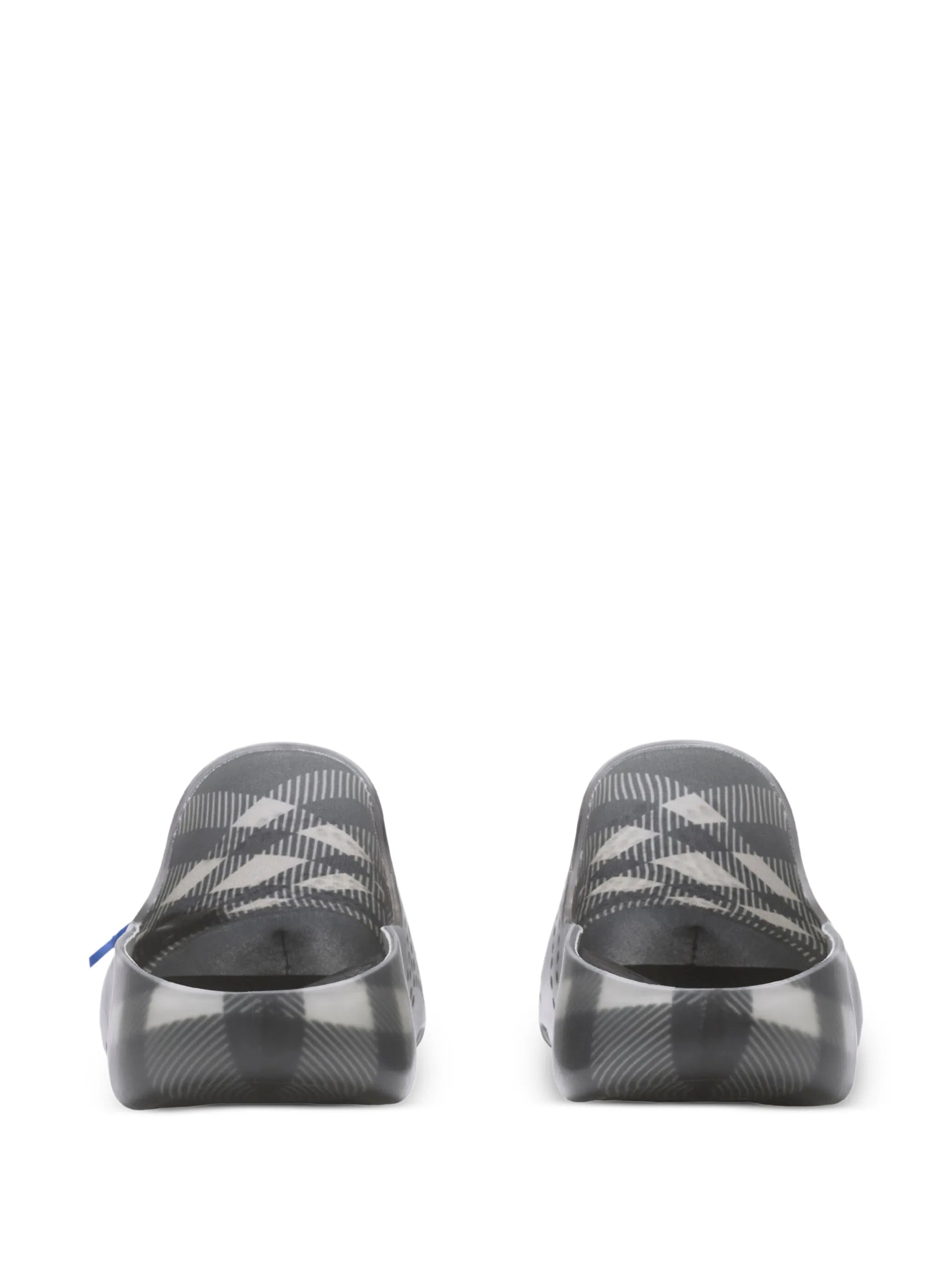 Stingray check clogs