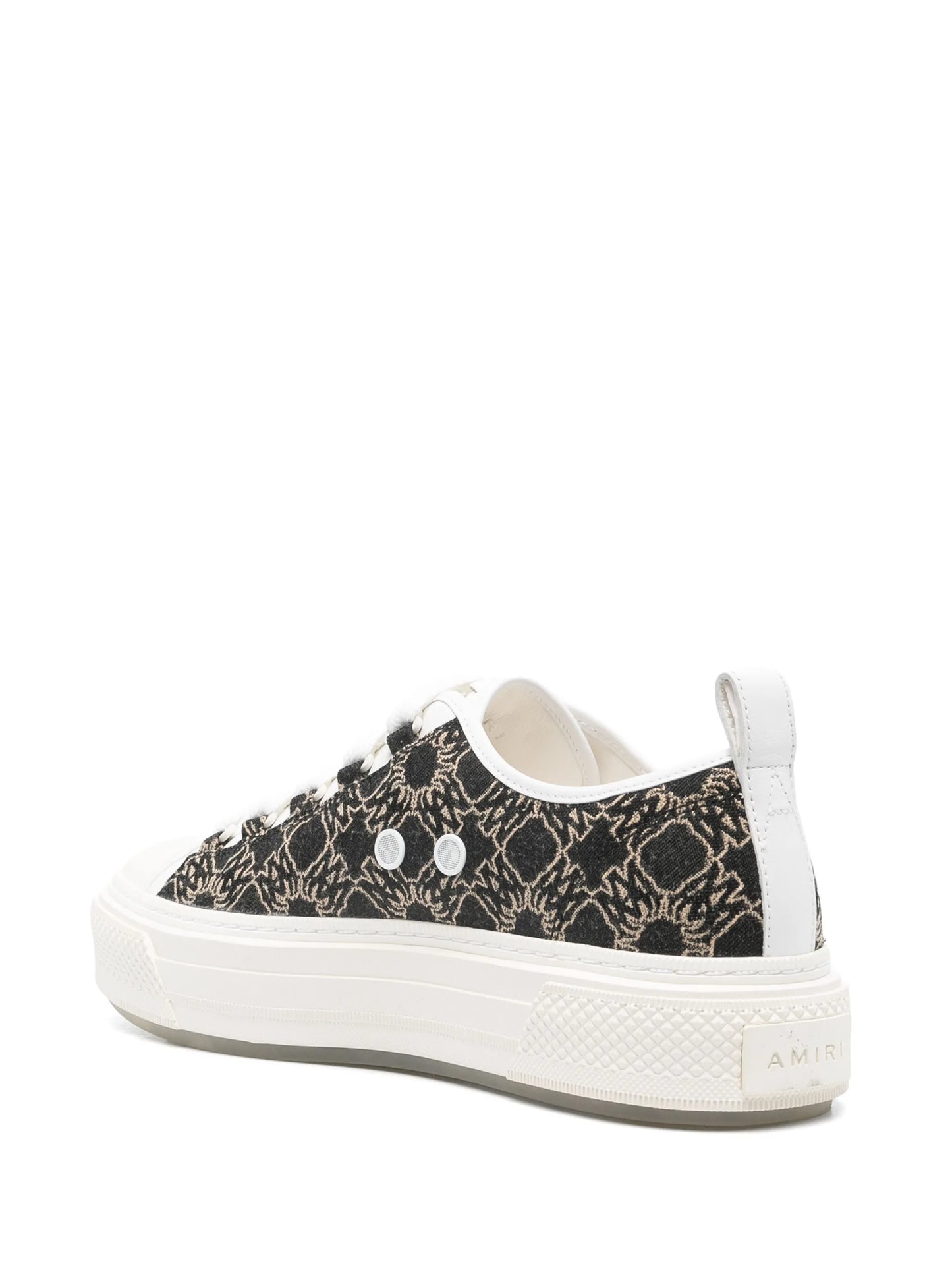 Court sneakers