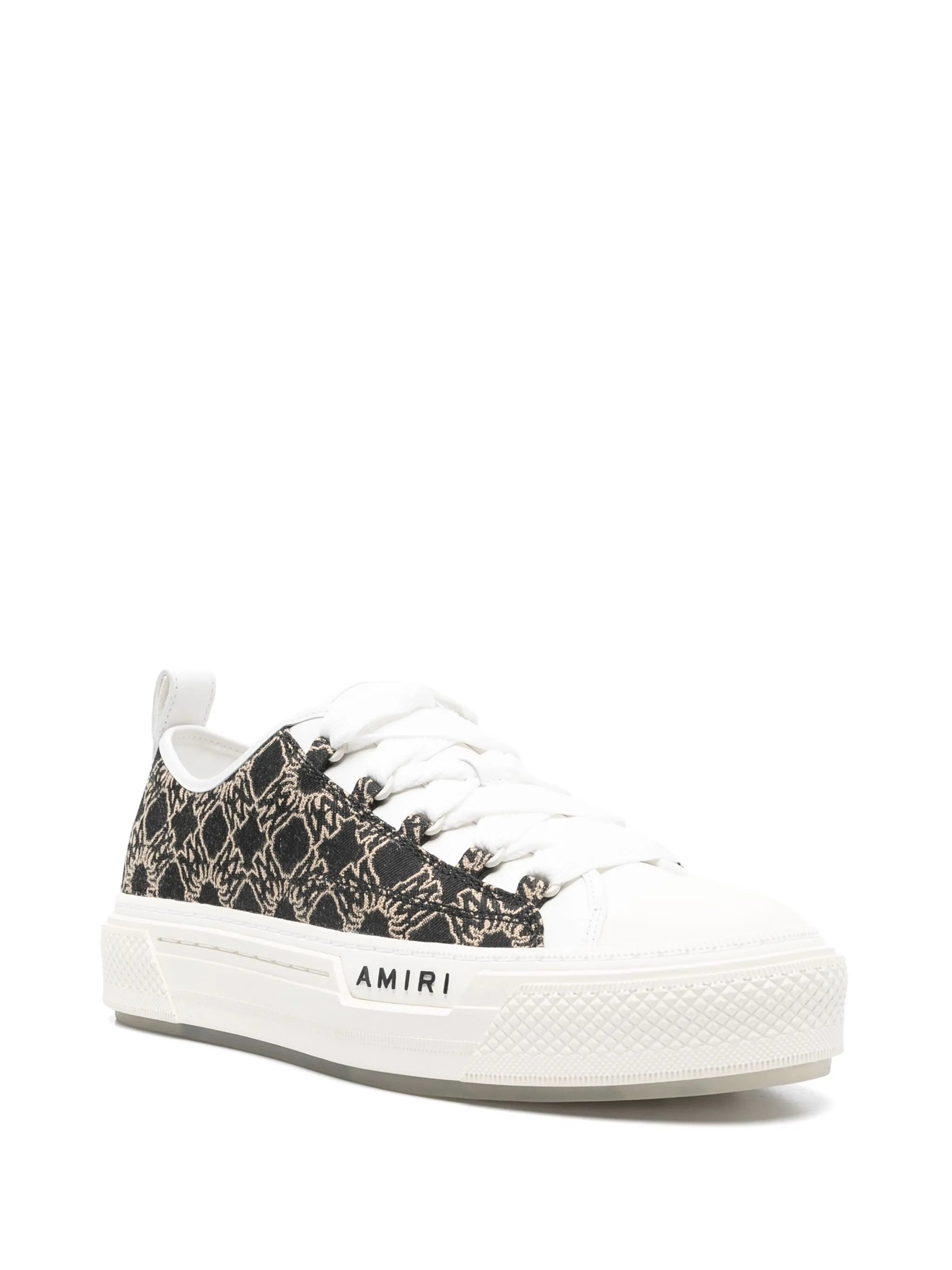 Court sneakers