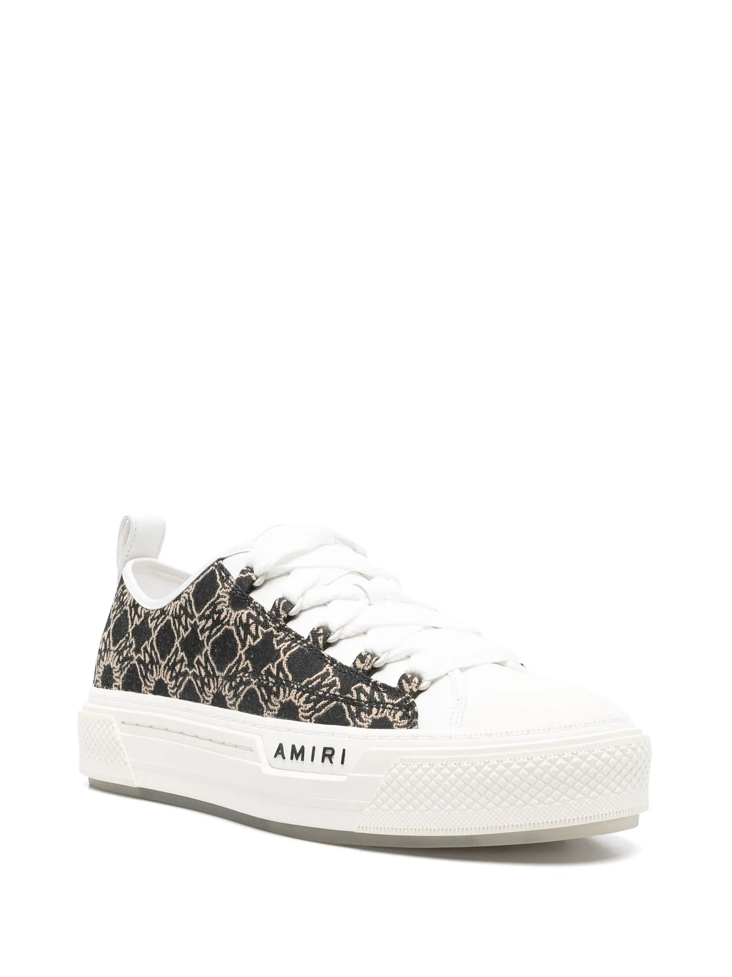 Court sneakers