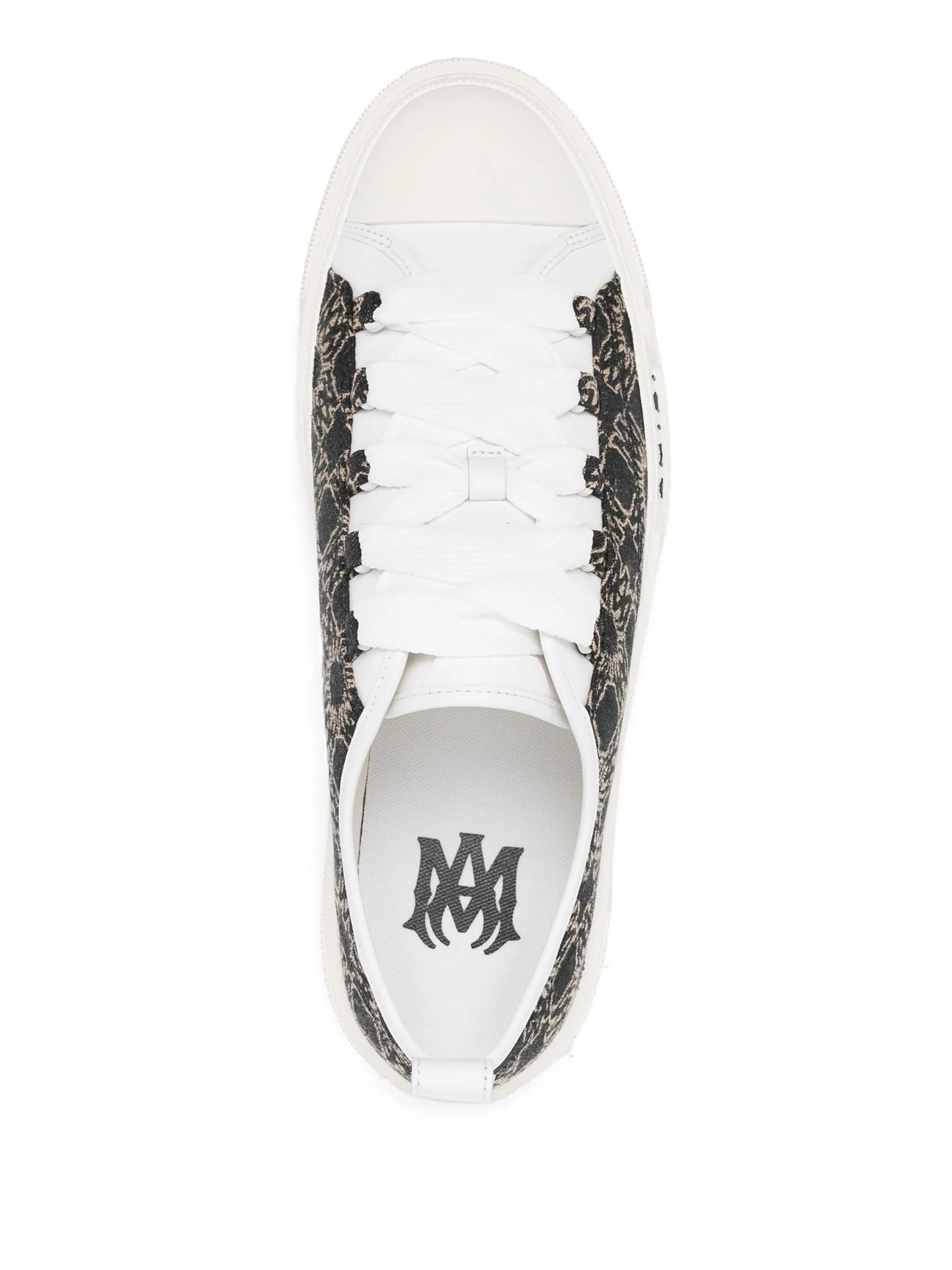 Court sneakers