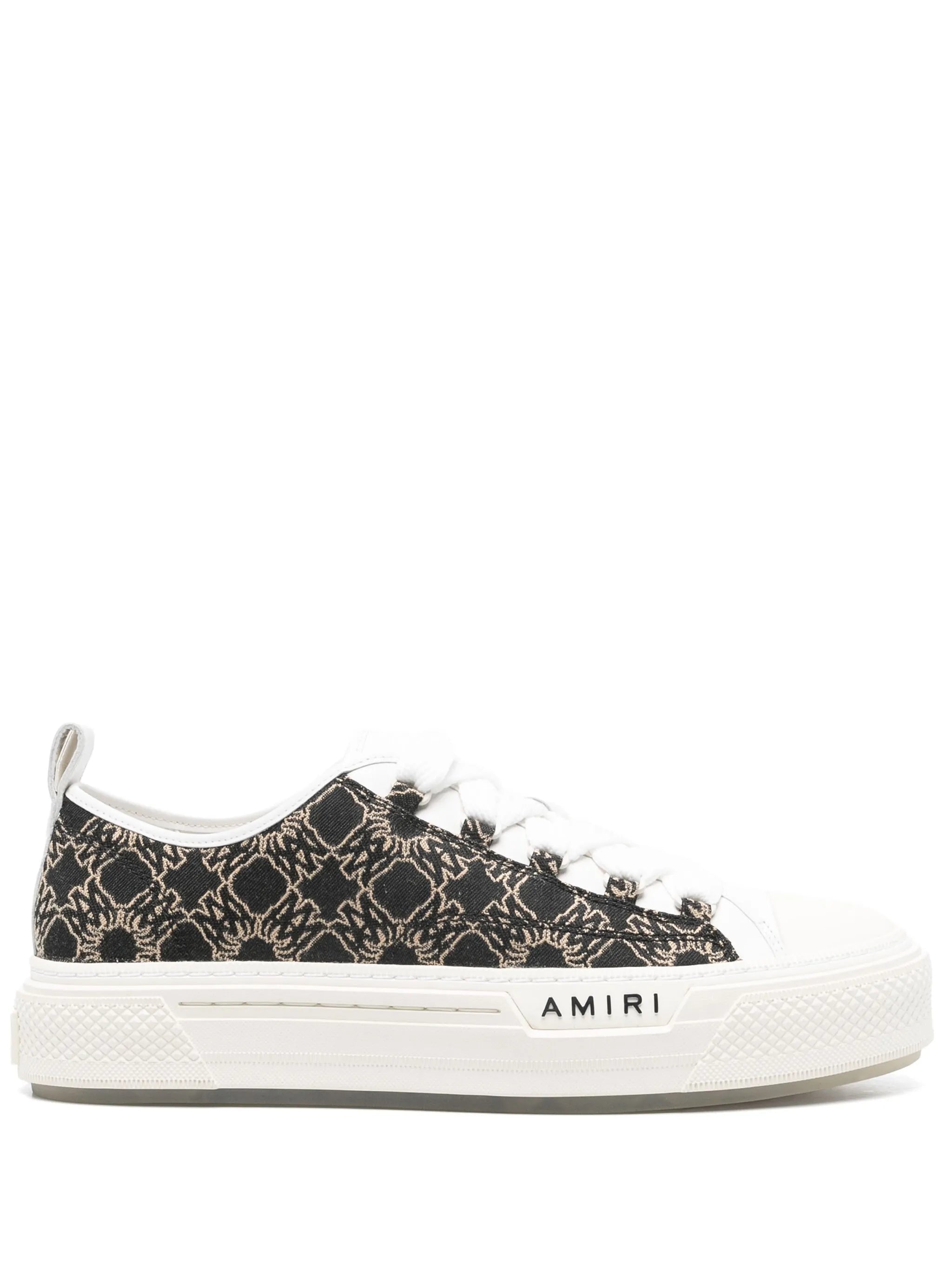 Court sneakers
