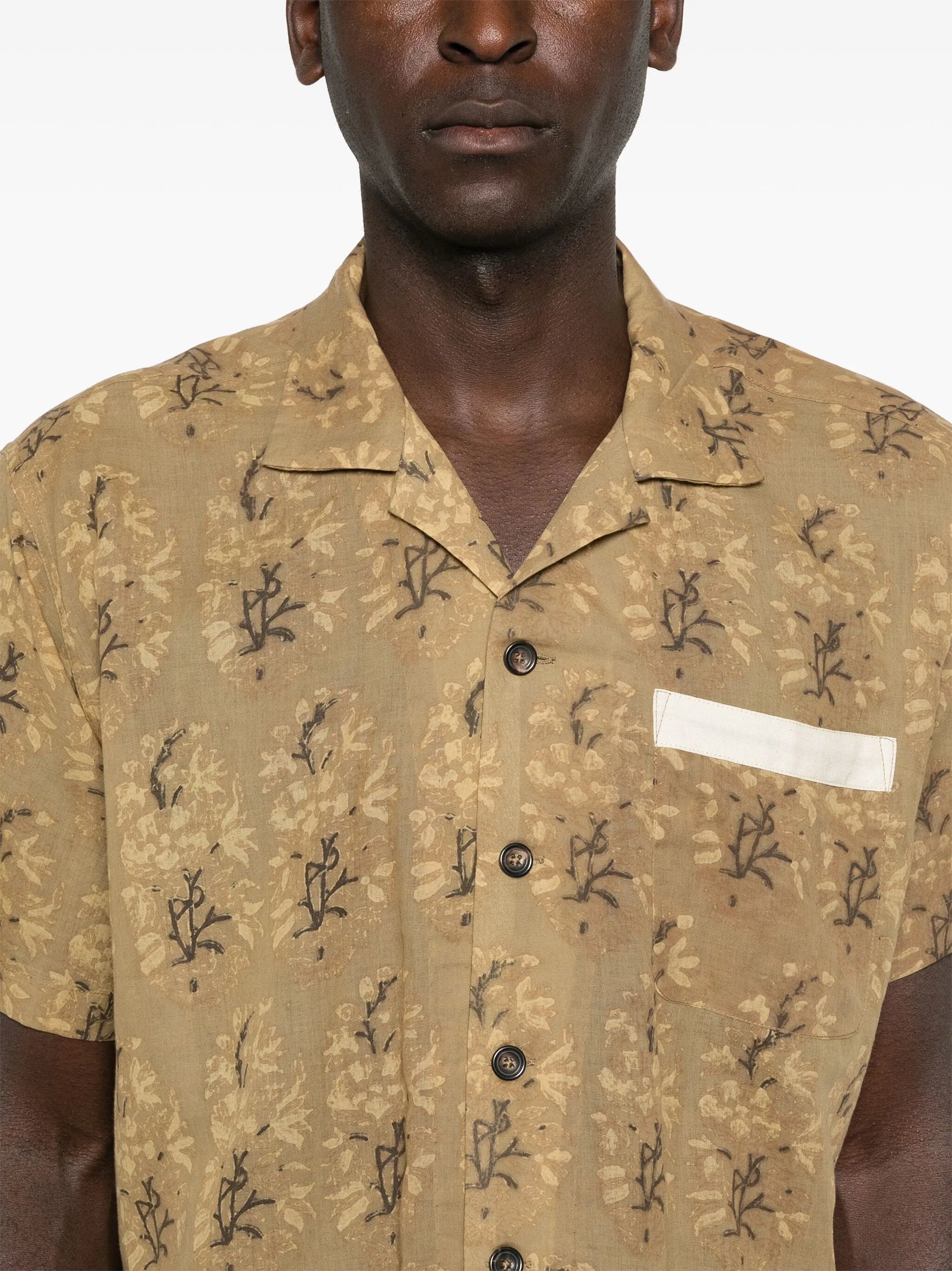 graphic-print shirt