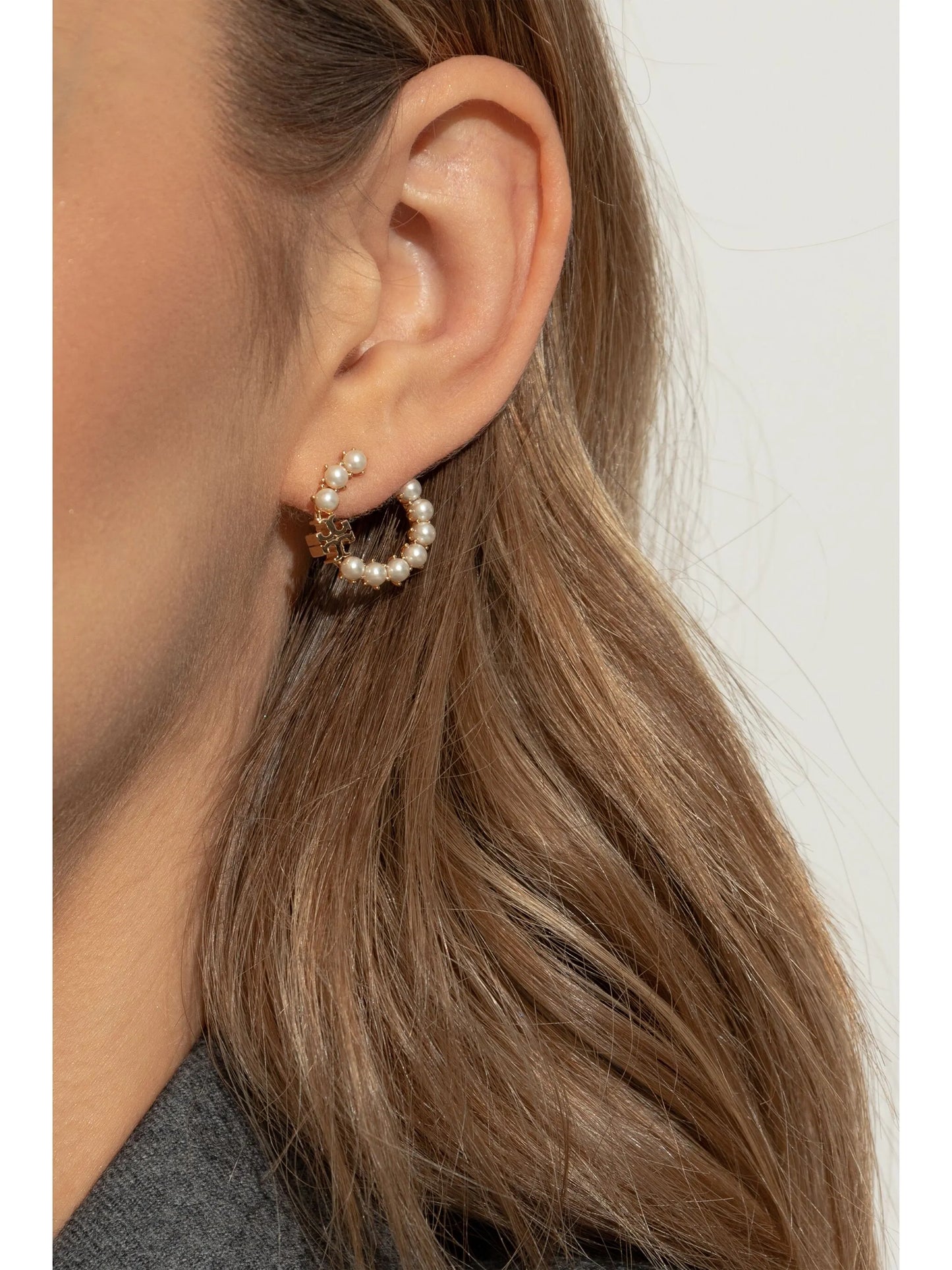 Kira pearl hoop earring