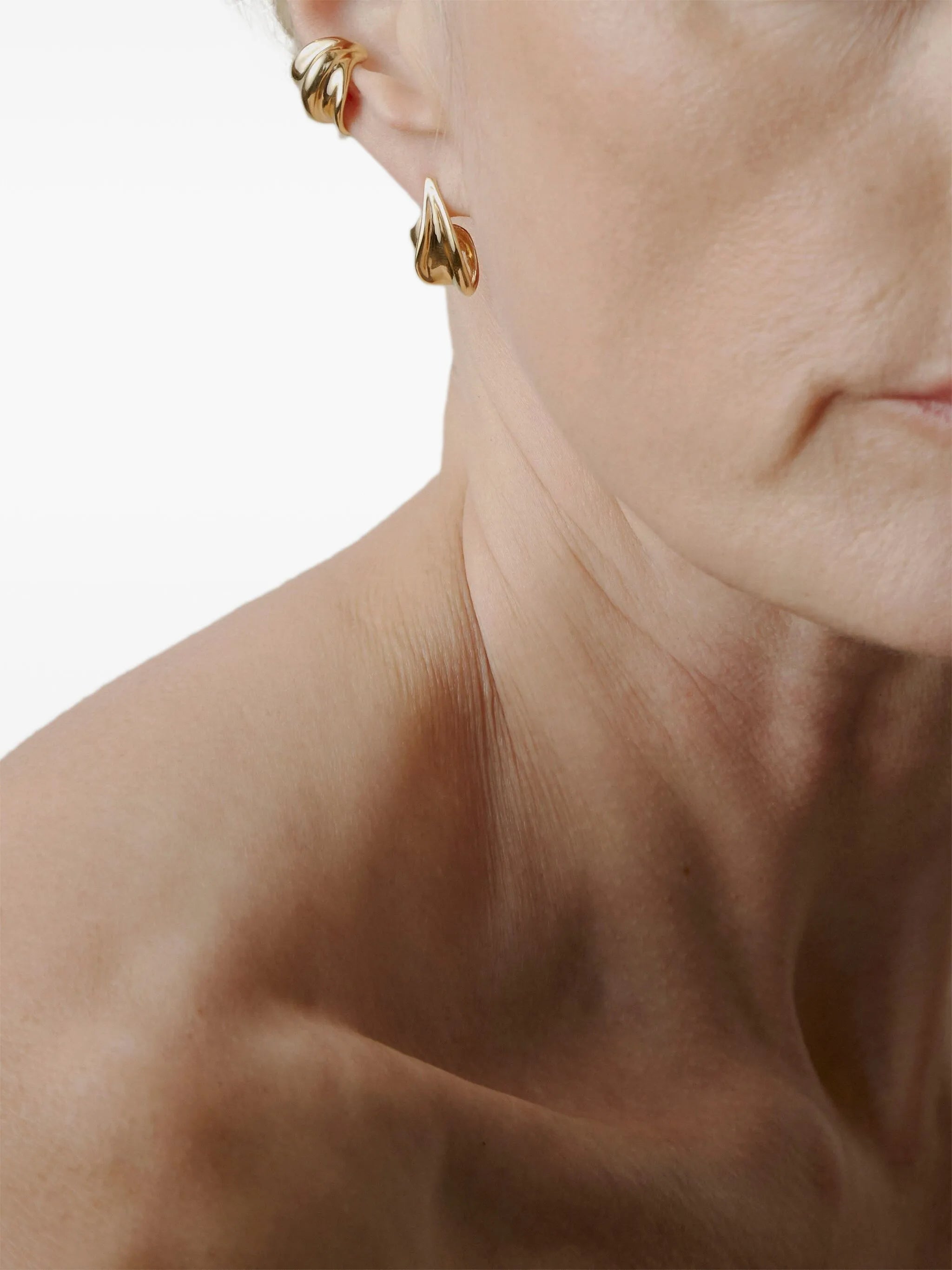Wave ear cuff in 14kt gold vermeil