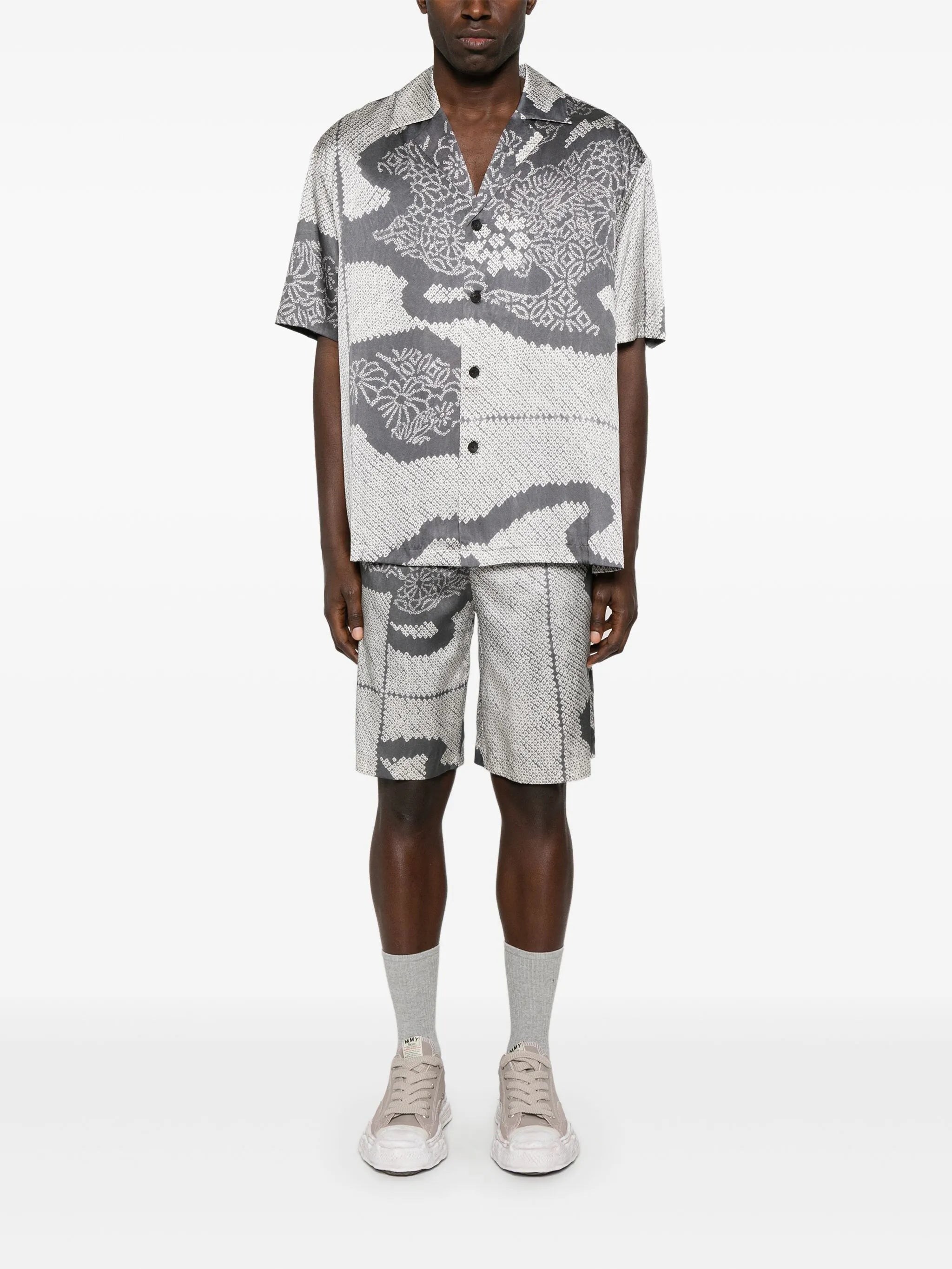 graphic-print shirt