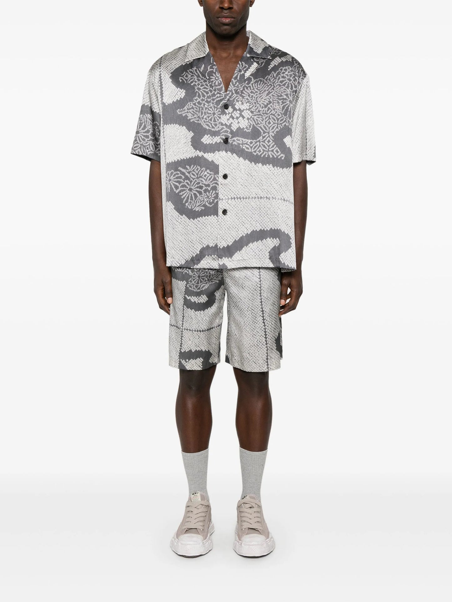 graphic-print shirt