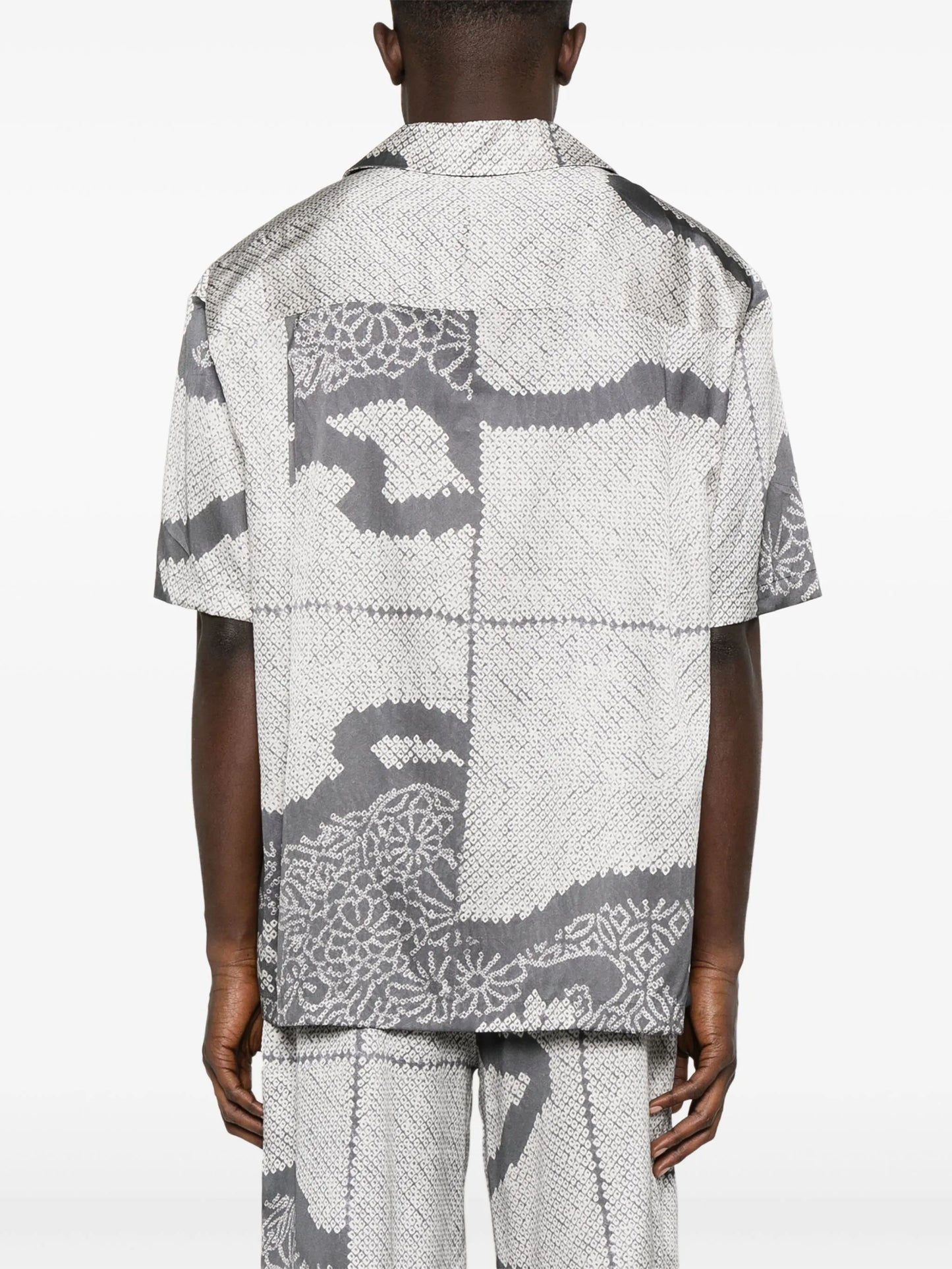 graphic-print shirt