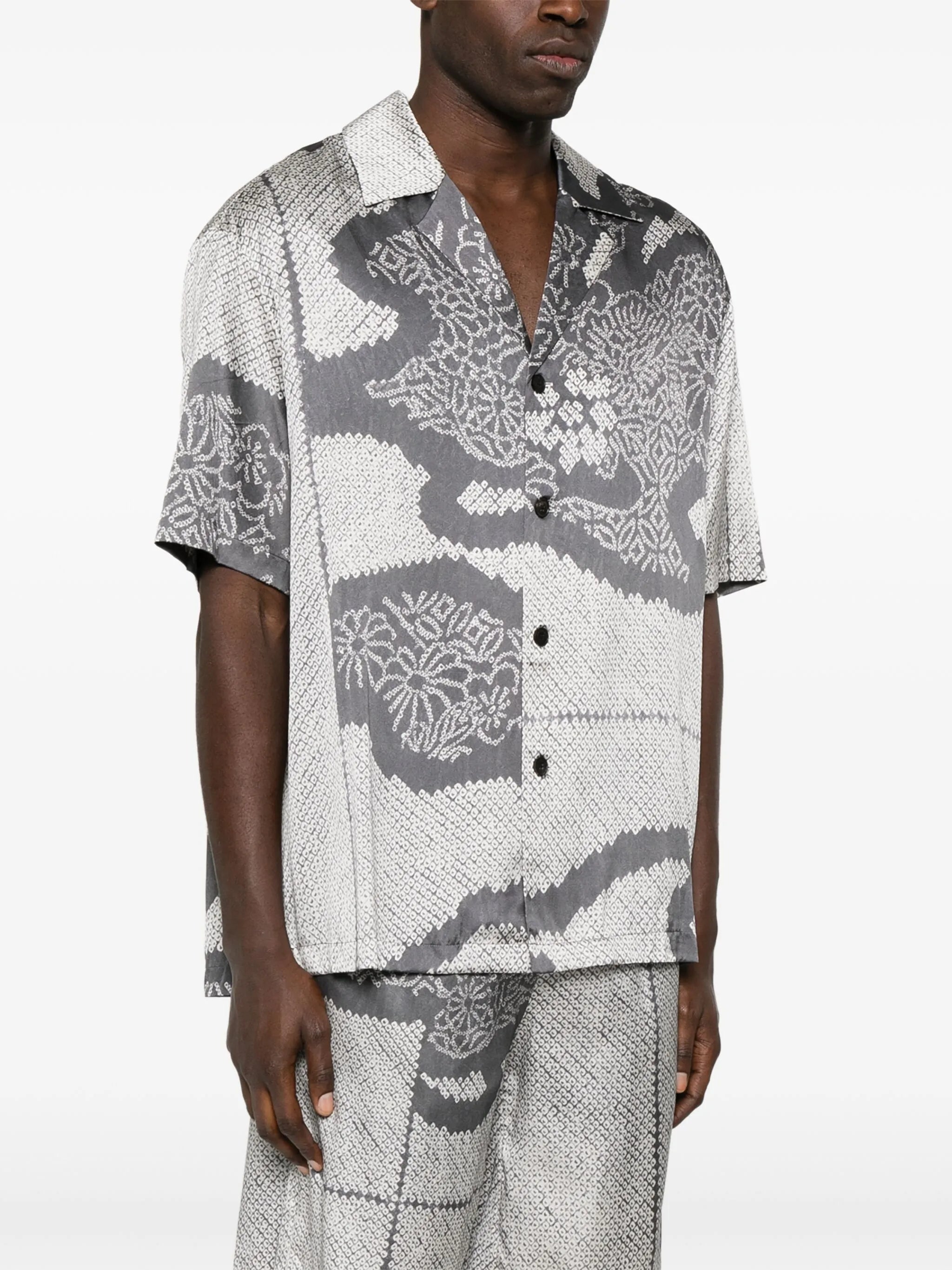 graphic-print shirt