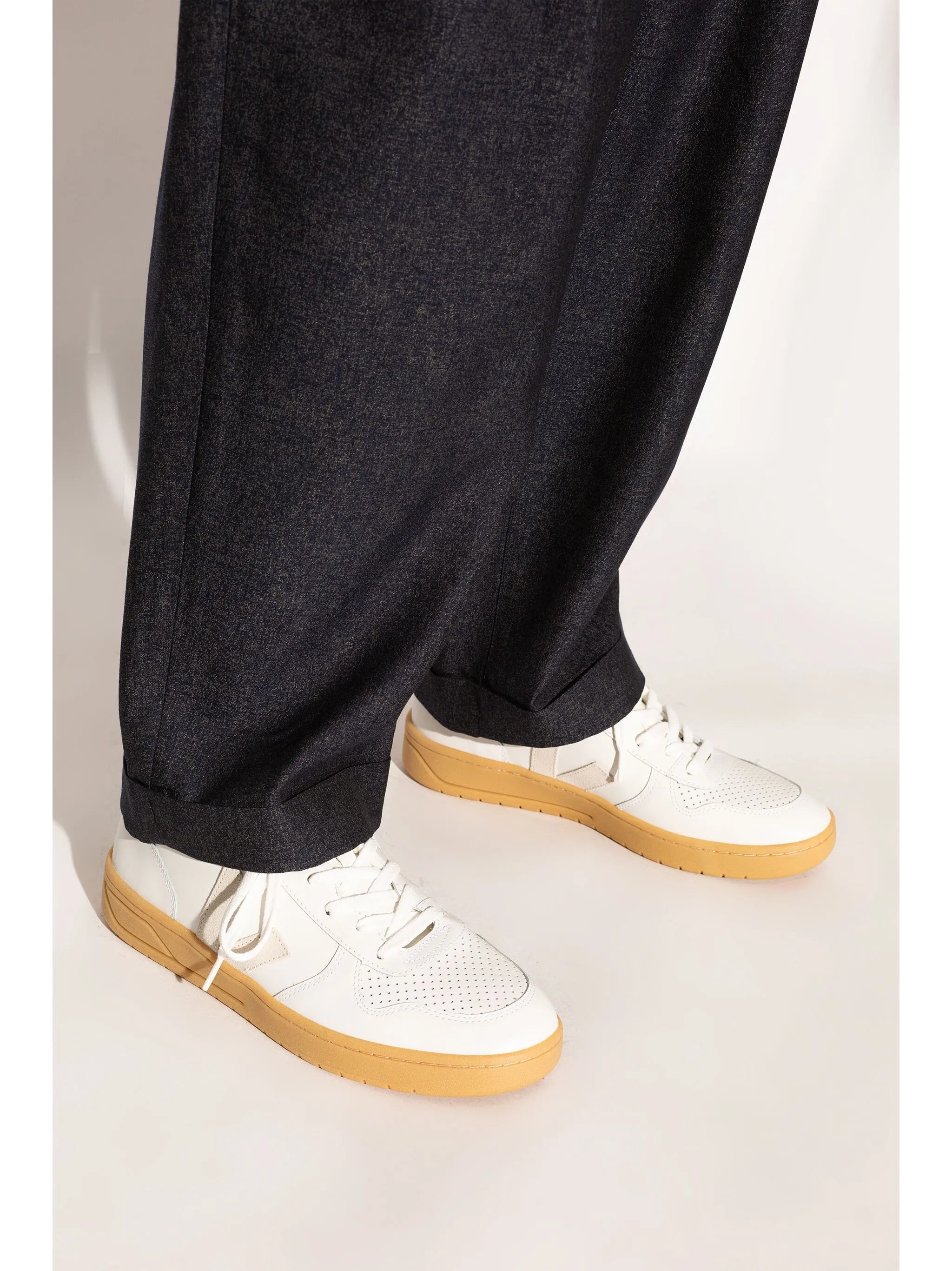 V-10 sneakers