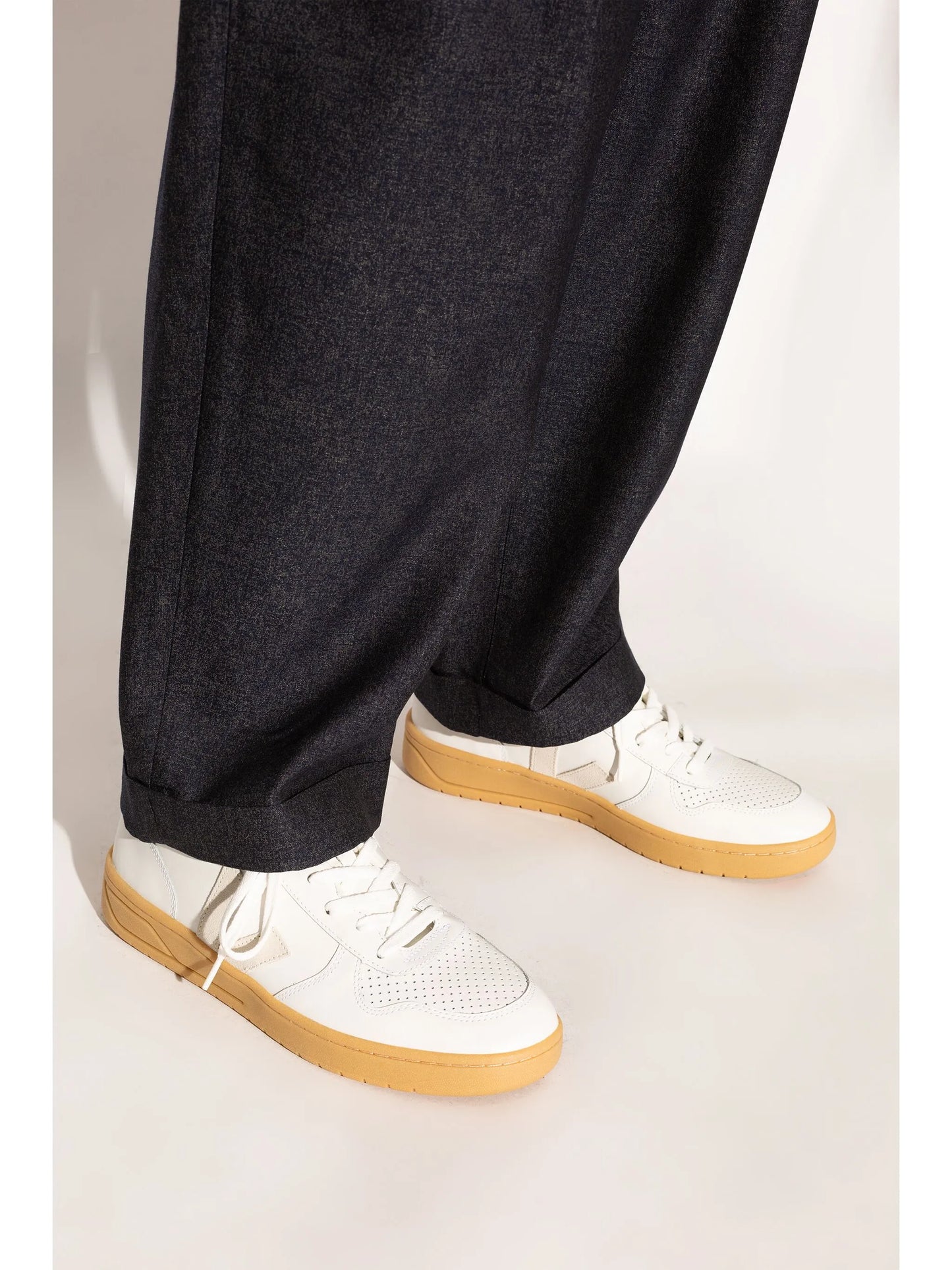 V-10 sneakers