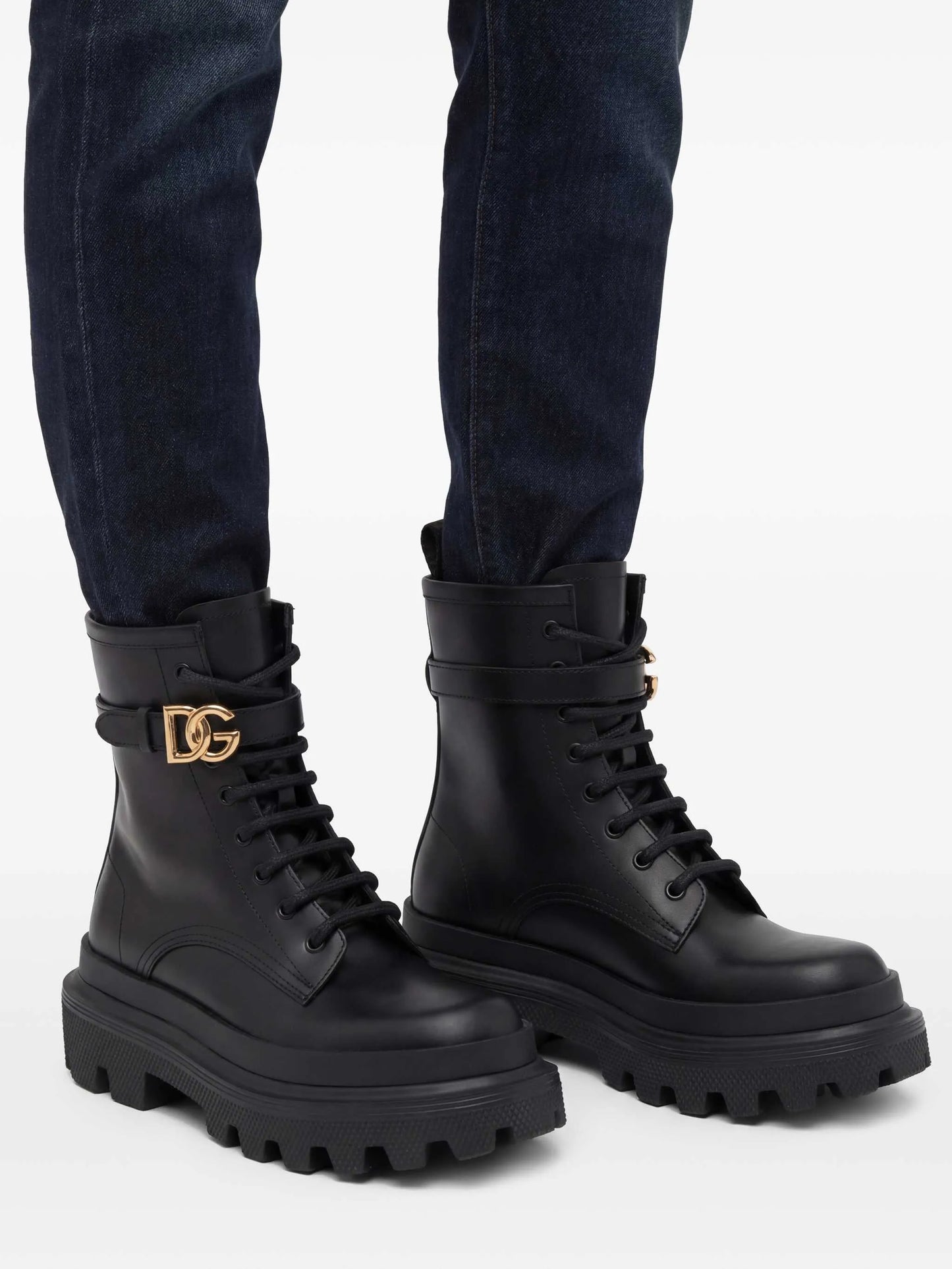 logo-buckle boots