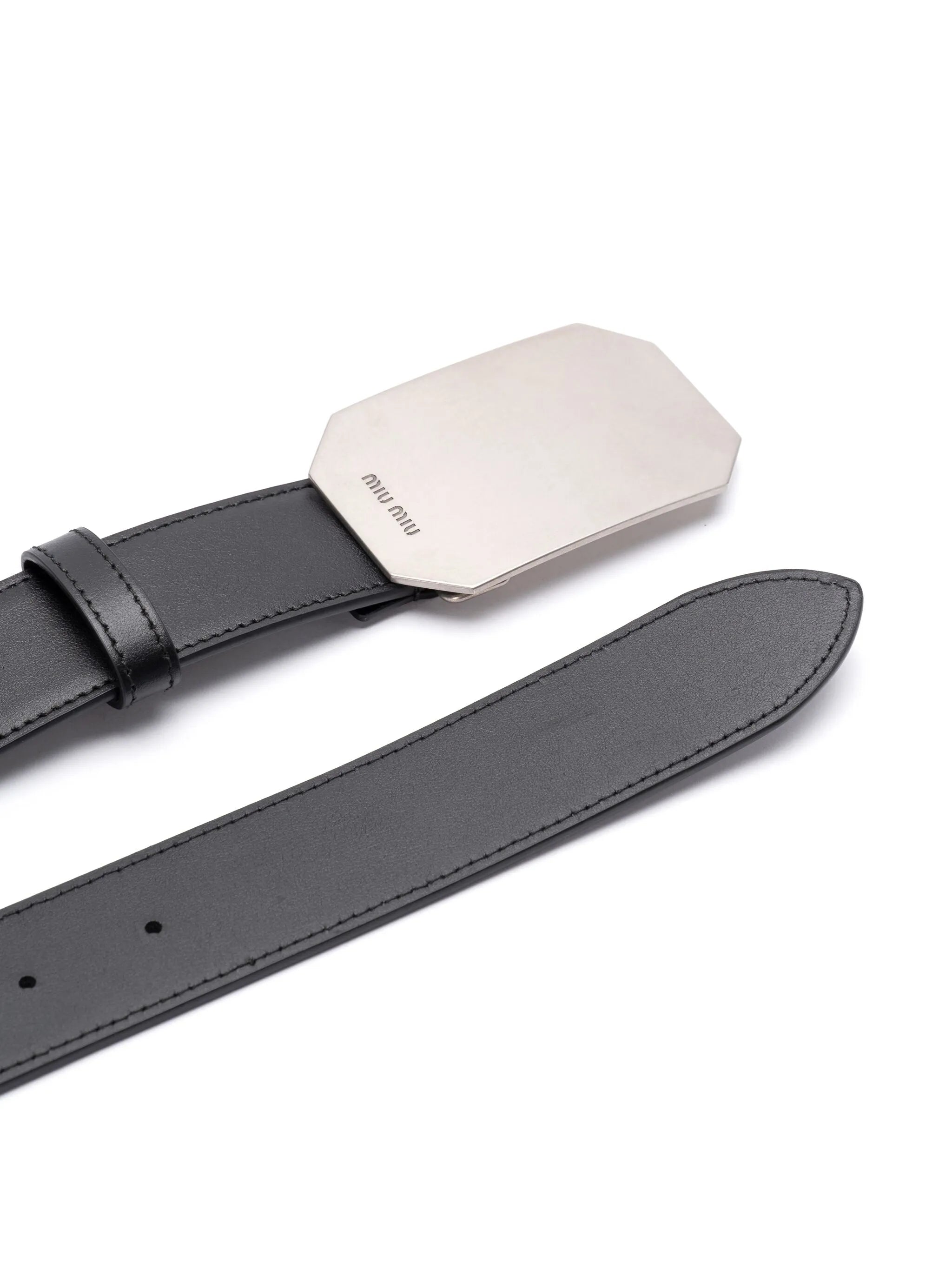 buckle-fastening leather belt