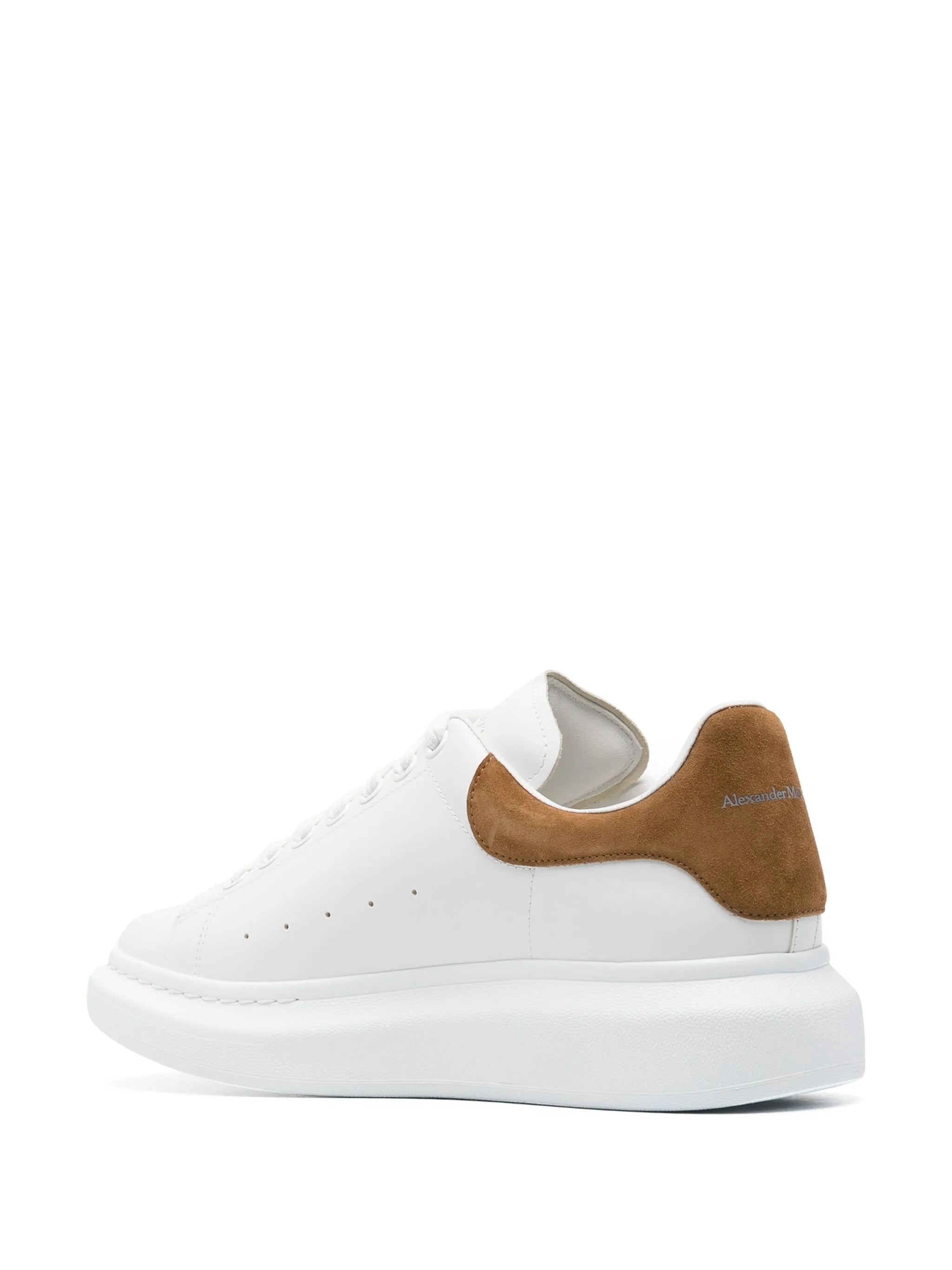 Court sneakers