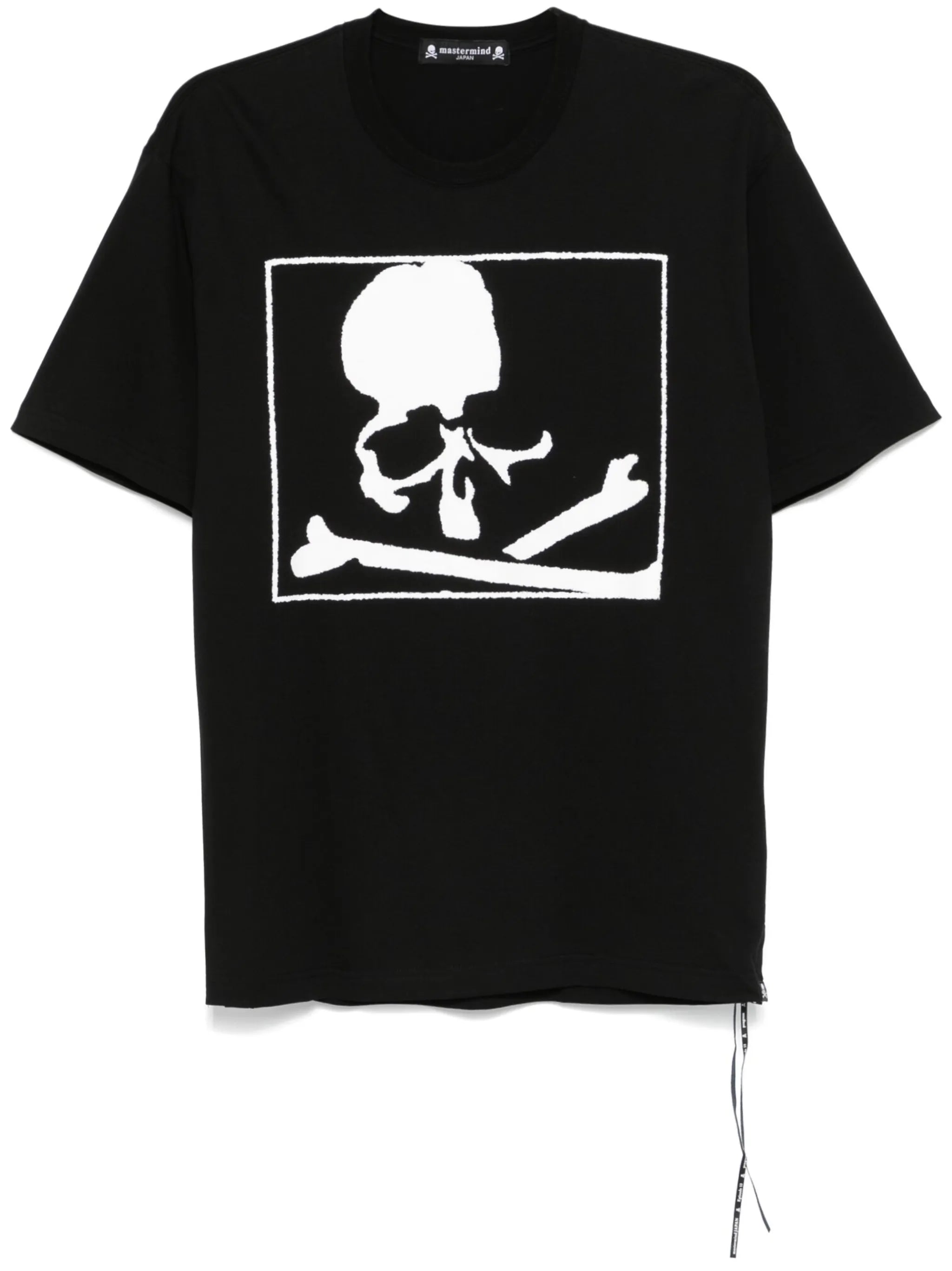 blurred skull-print T-shirt
