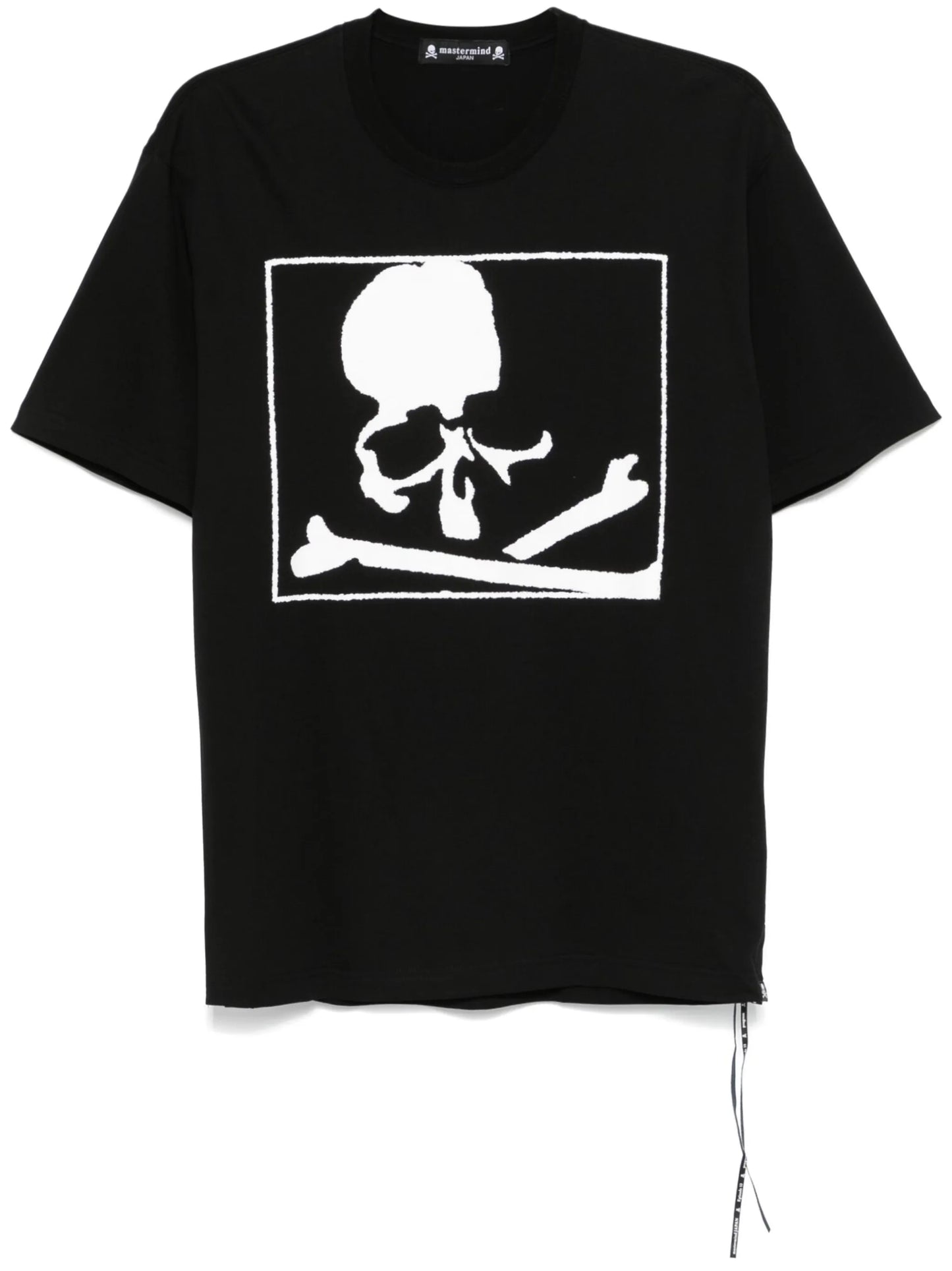 blurred skull-print T-shirt