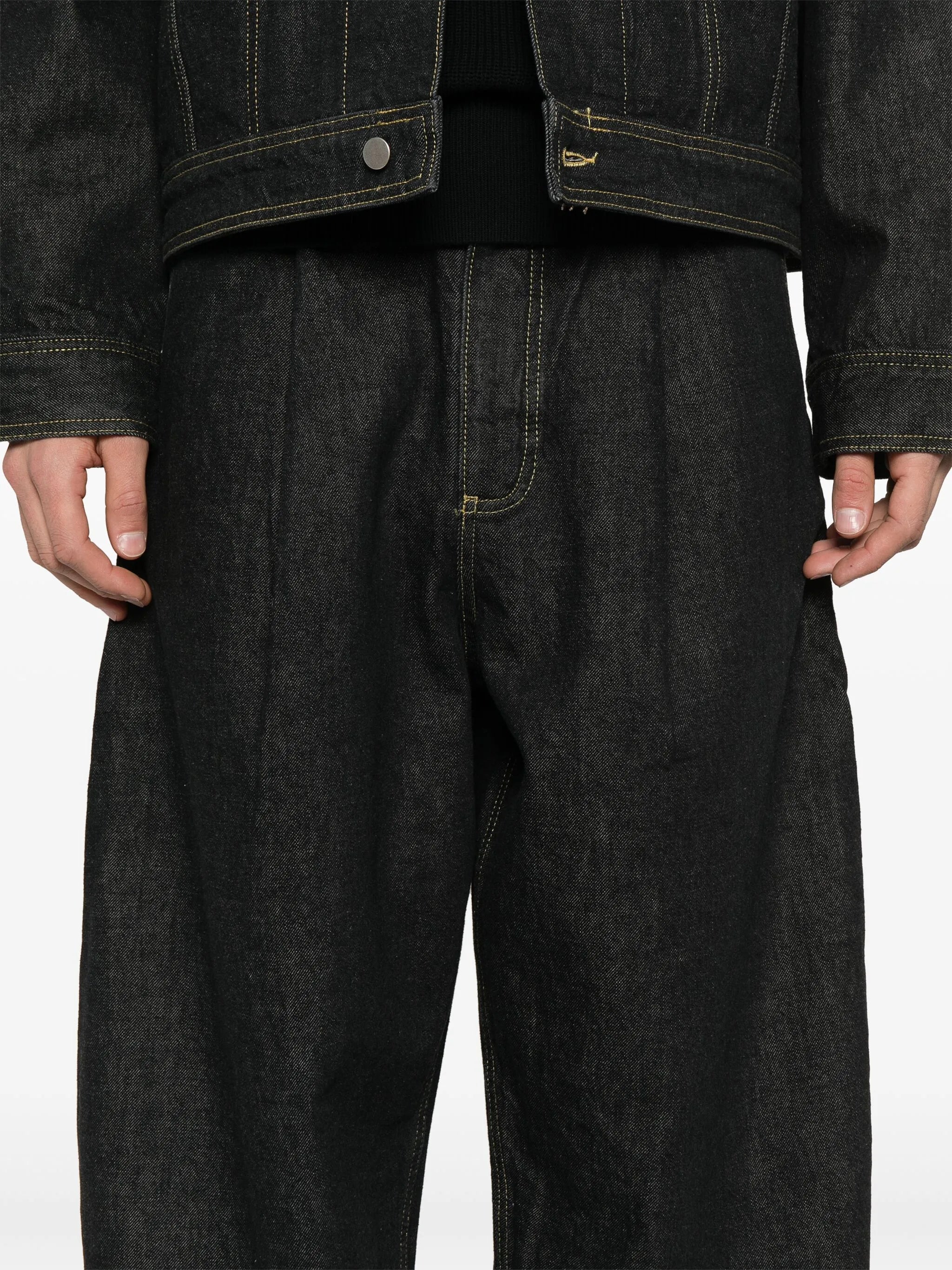 pleated-detailing jeans